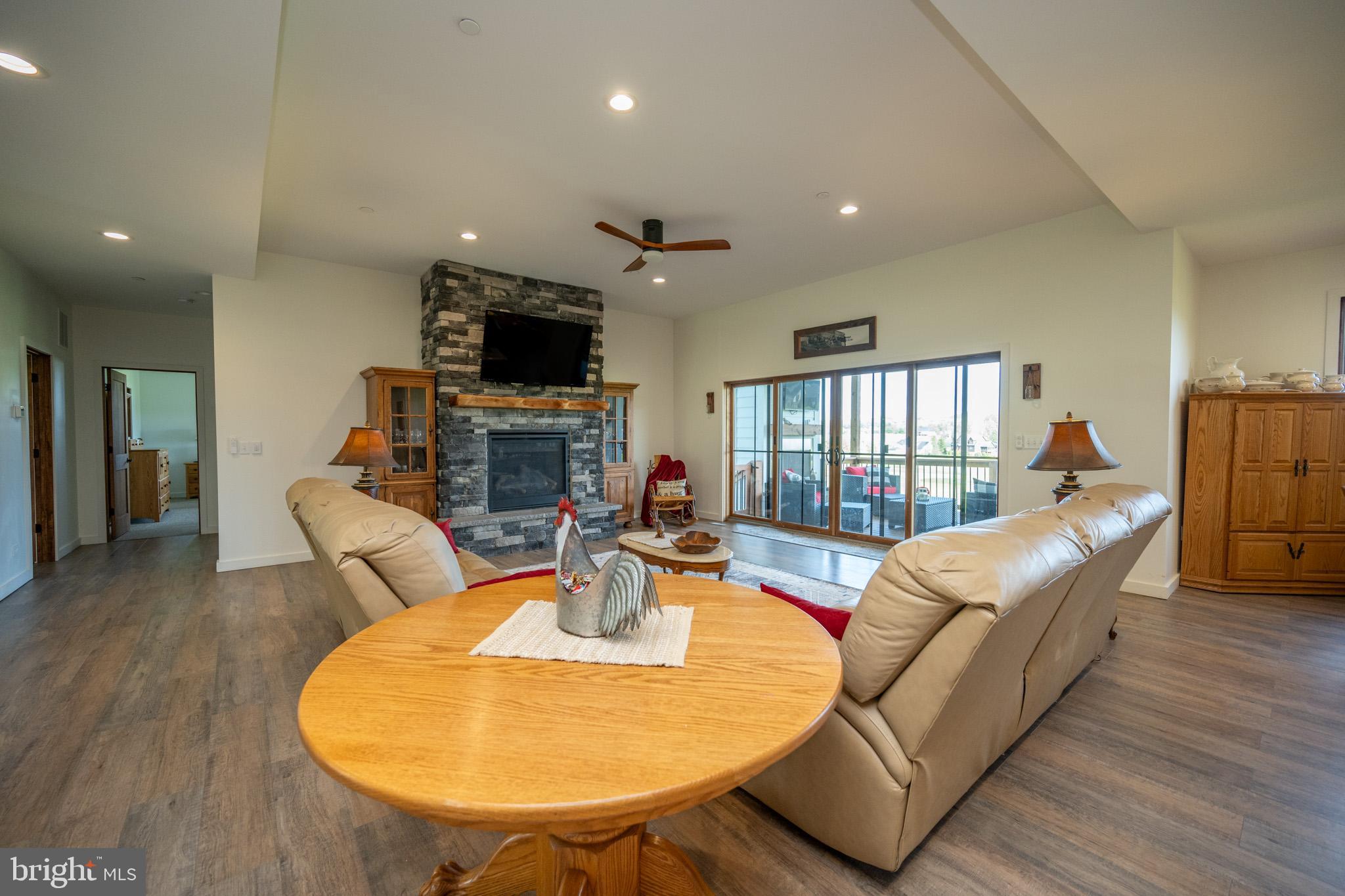 WATERFRONT GREENS - Residential