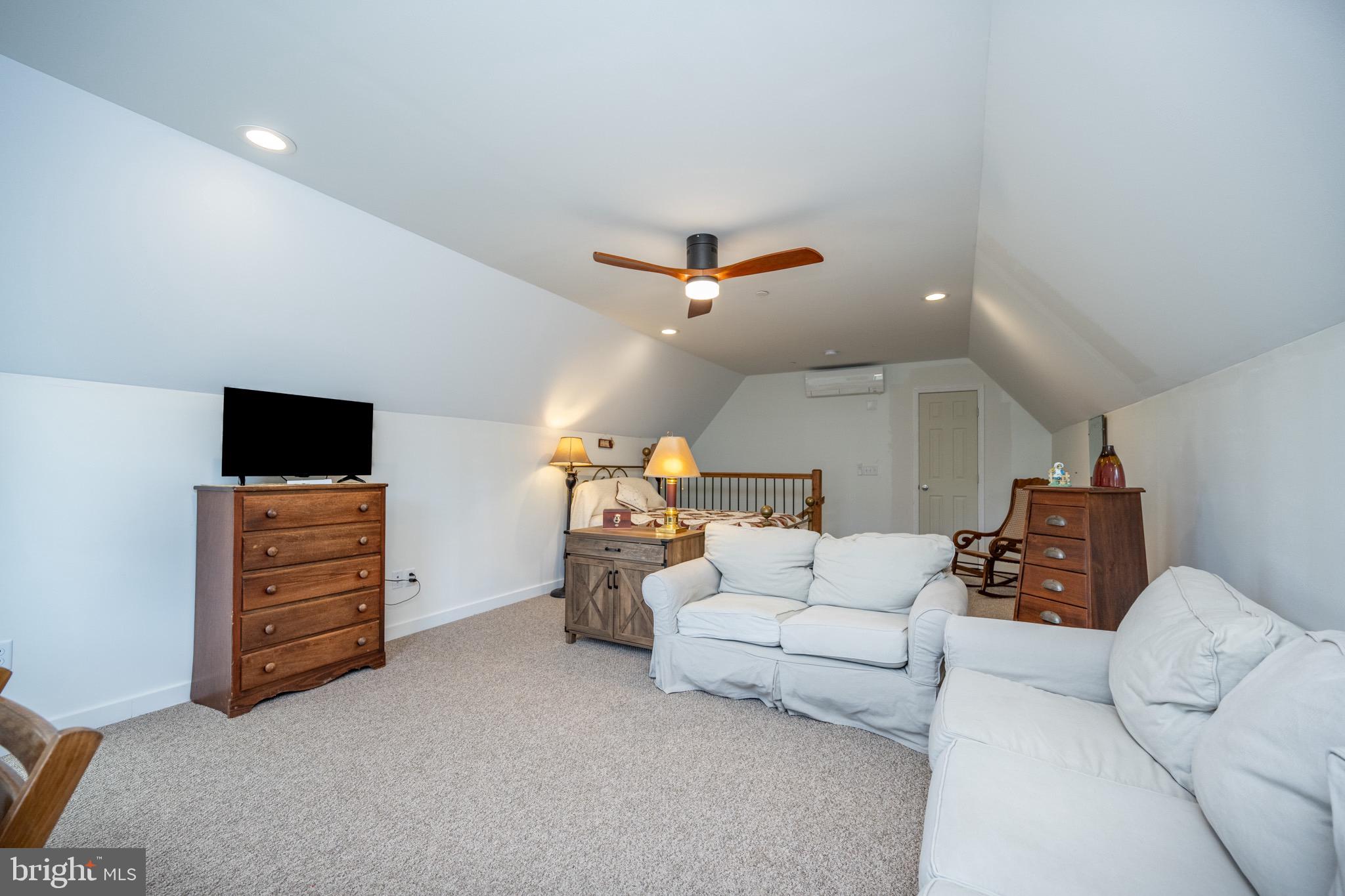 WATERFRONT GREENS - Residential