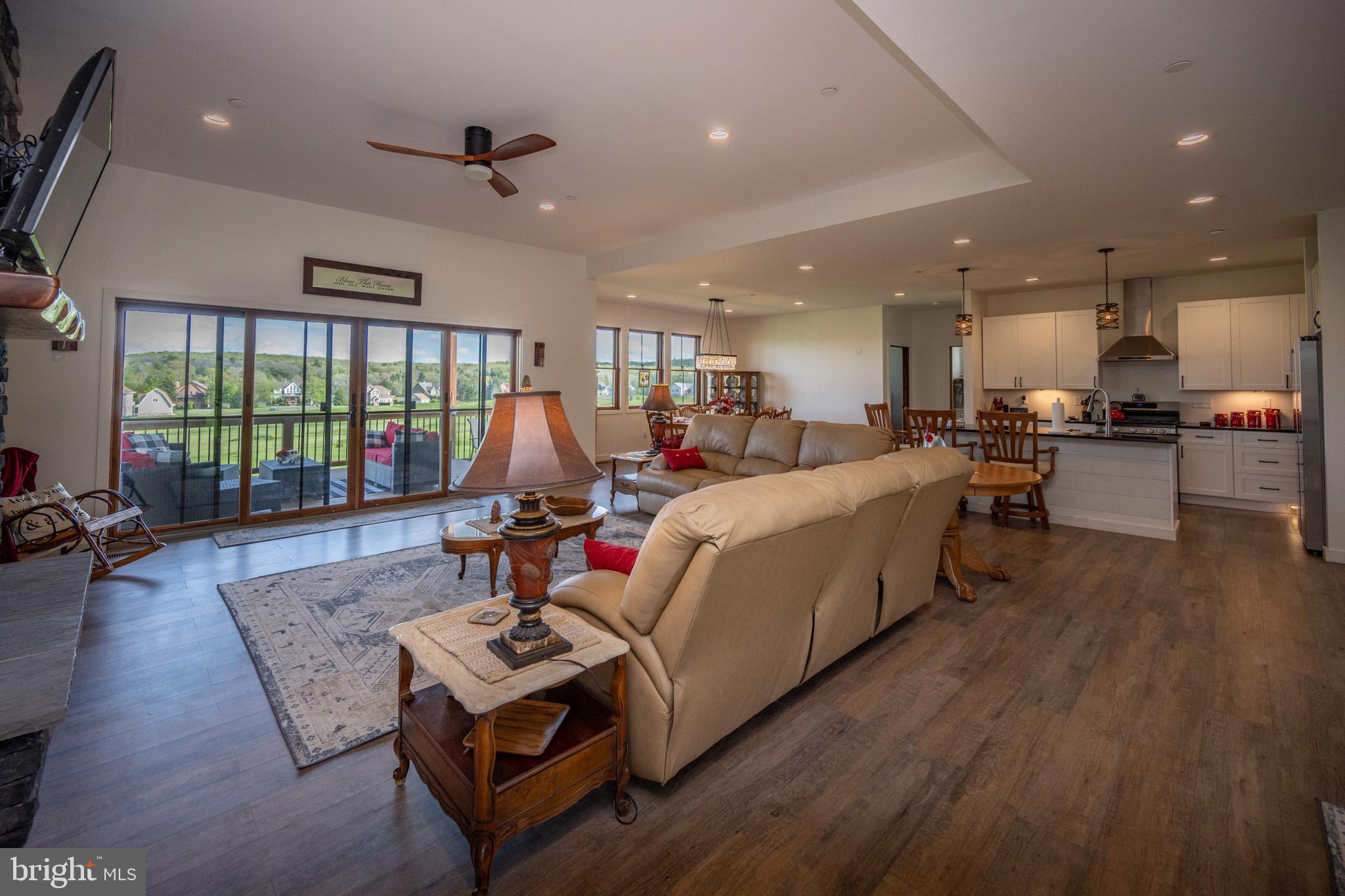 WATERFRONT GREENS - Residential