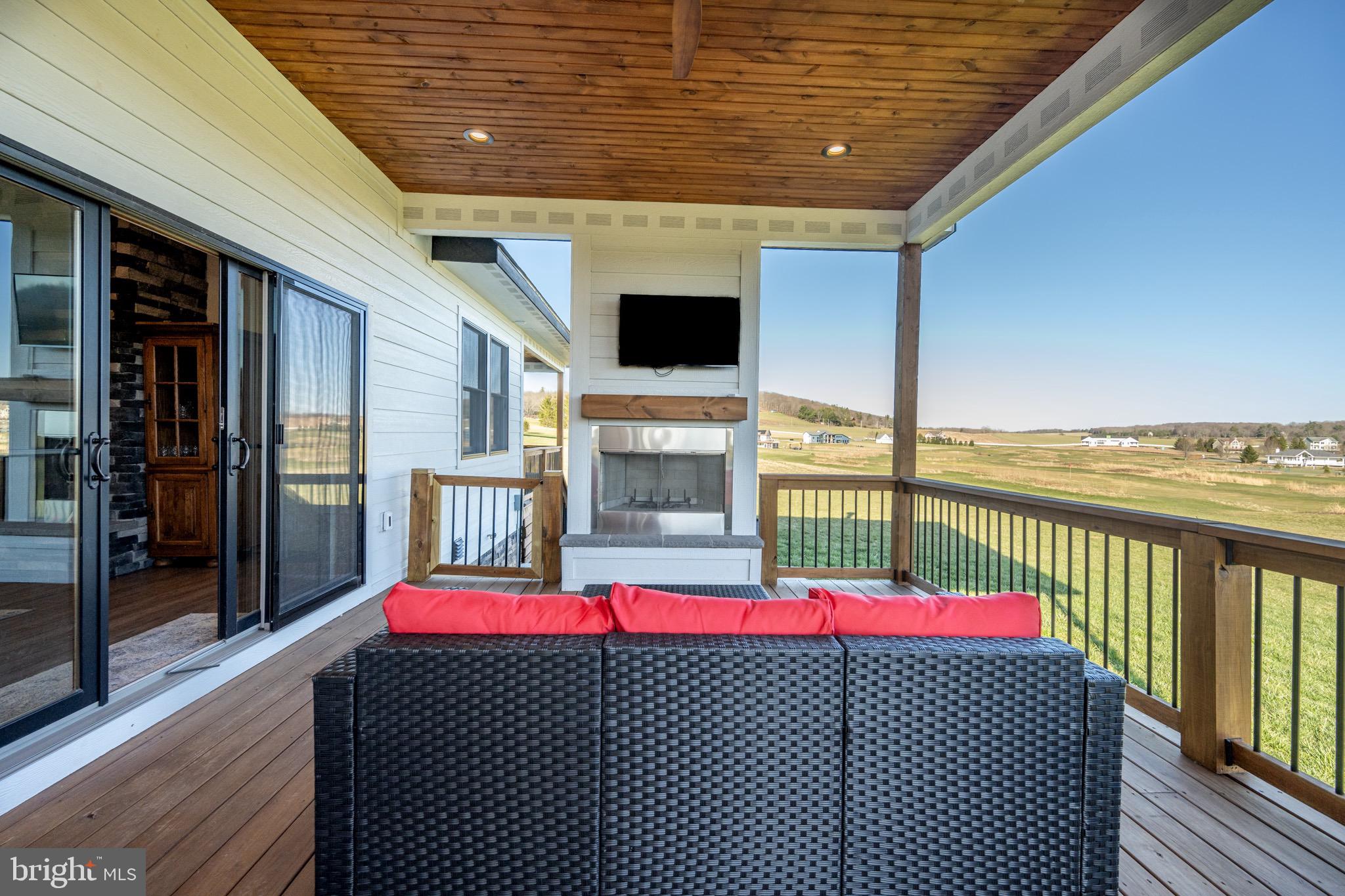 WATERFRONT GREENS - Residential