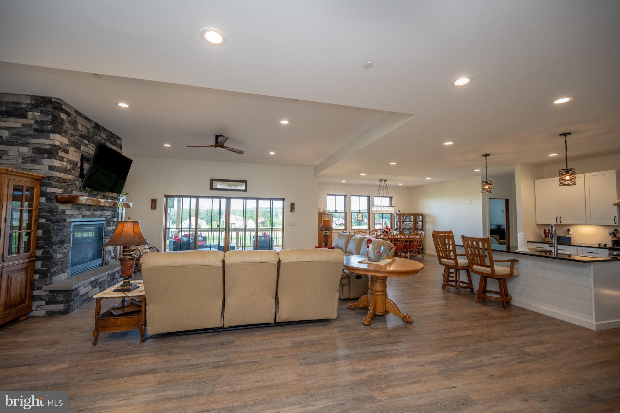 WATERFRONT GREENS - Residential