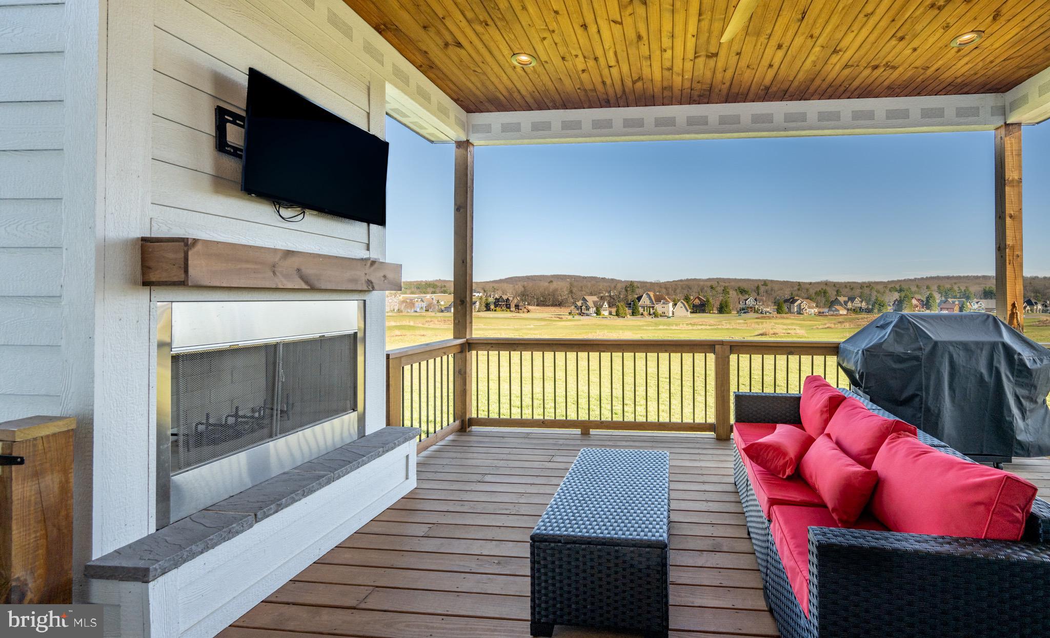 WATERFRONT GREENS - Residential