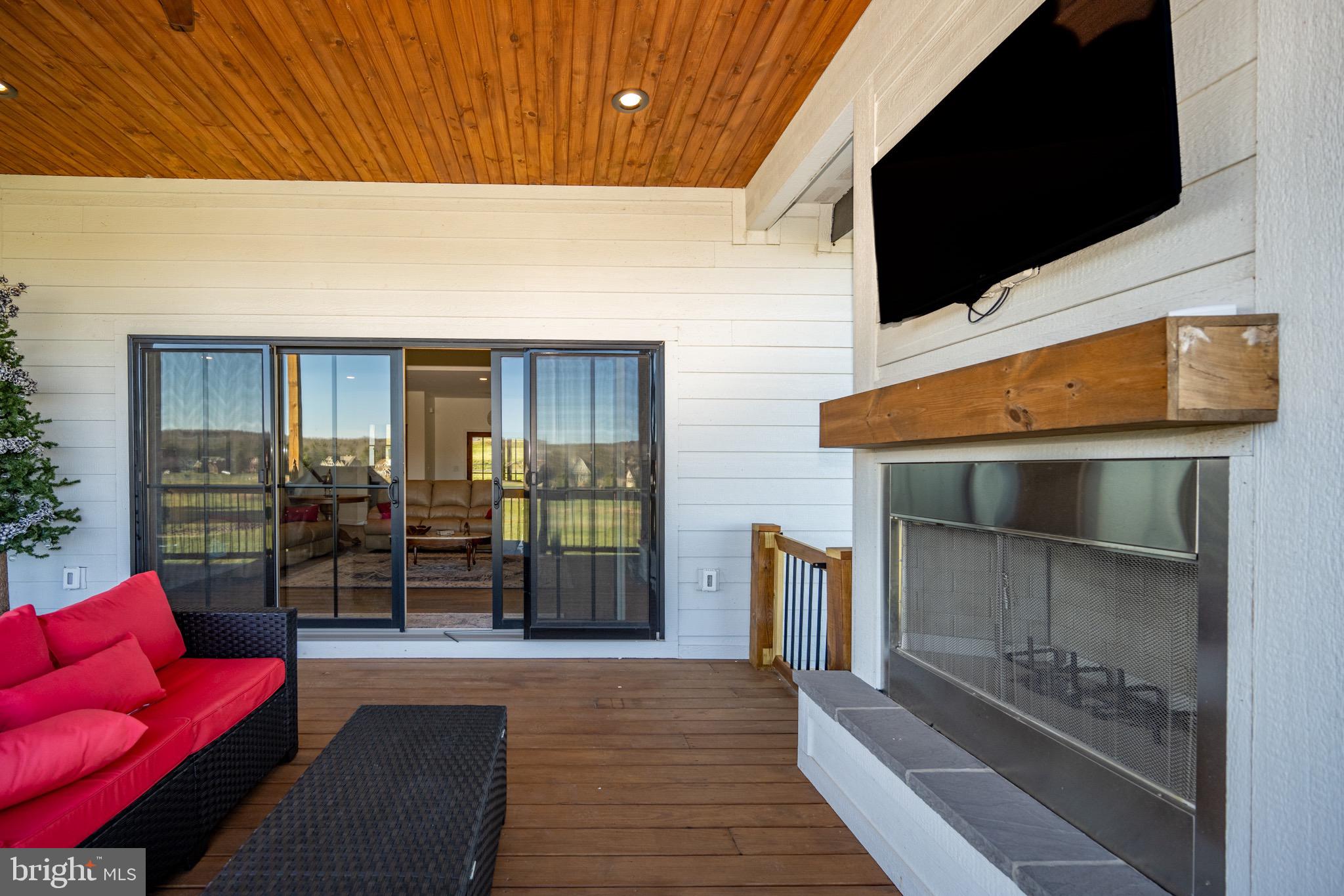 WATERFRONT GREENS - Residential