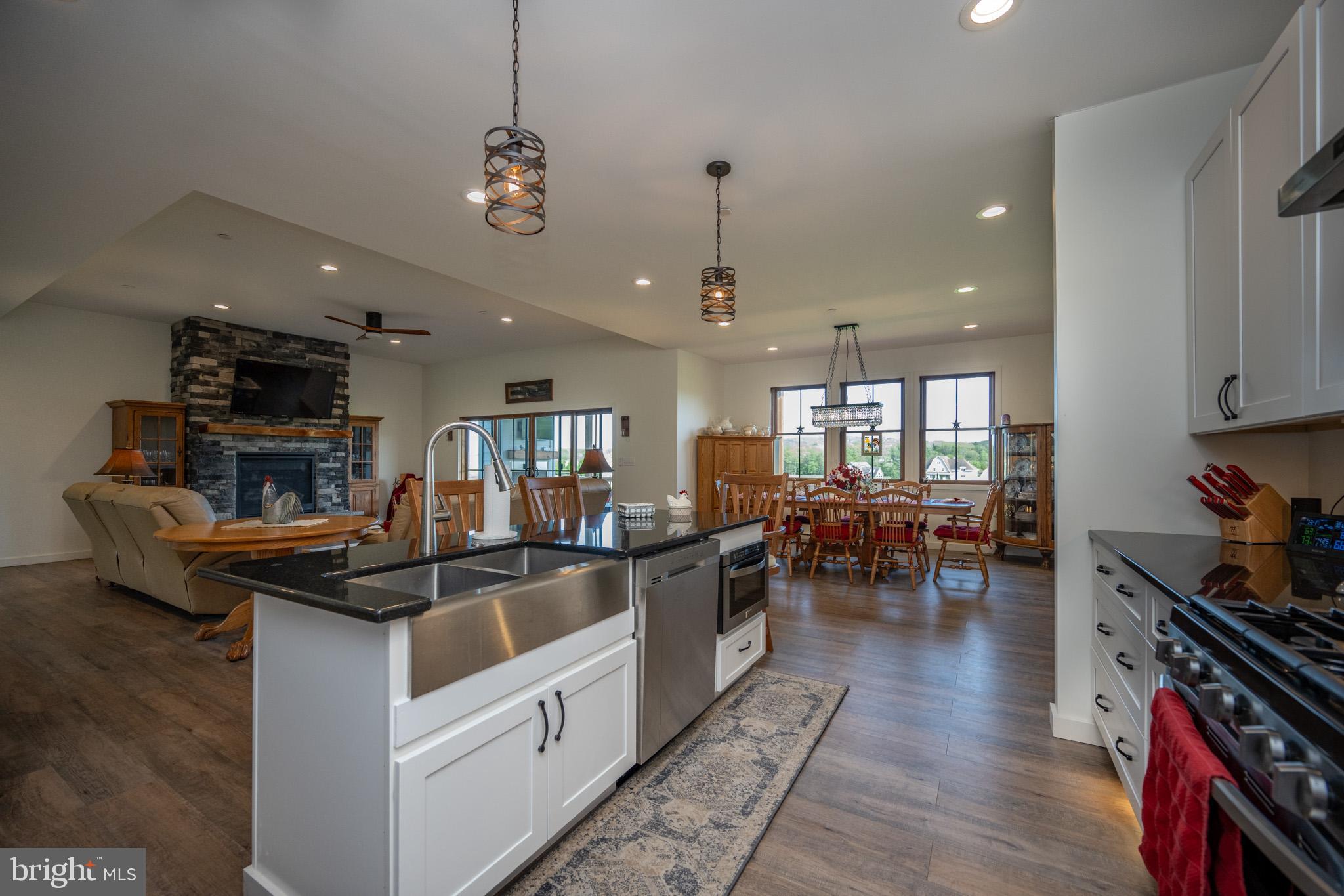 WATERFRONT GREENS - Residential