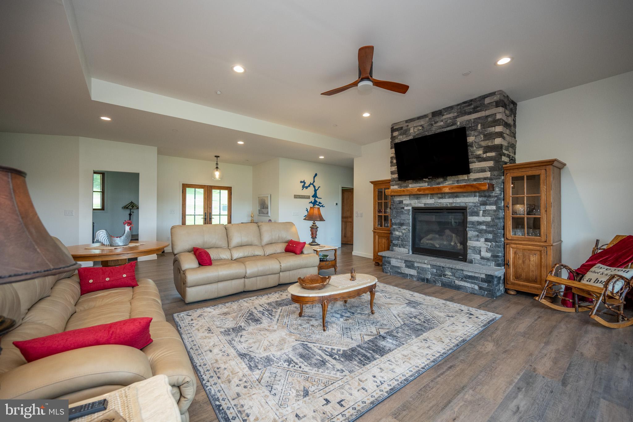 WATERFRONT GREENS - Residential