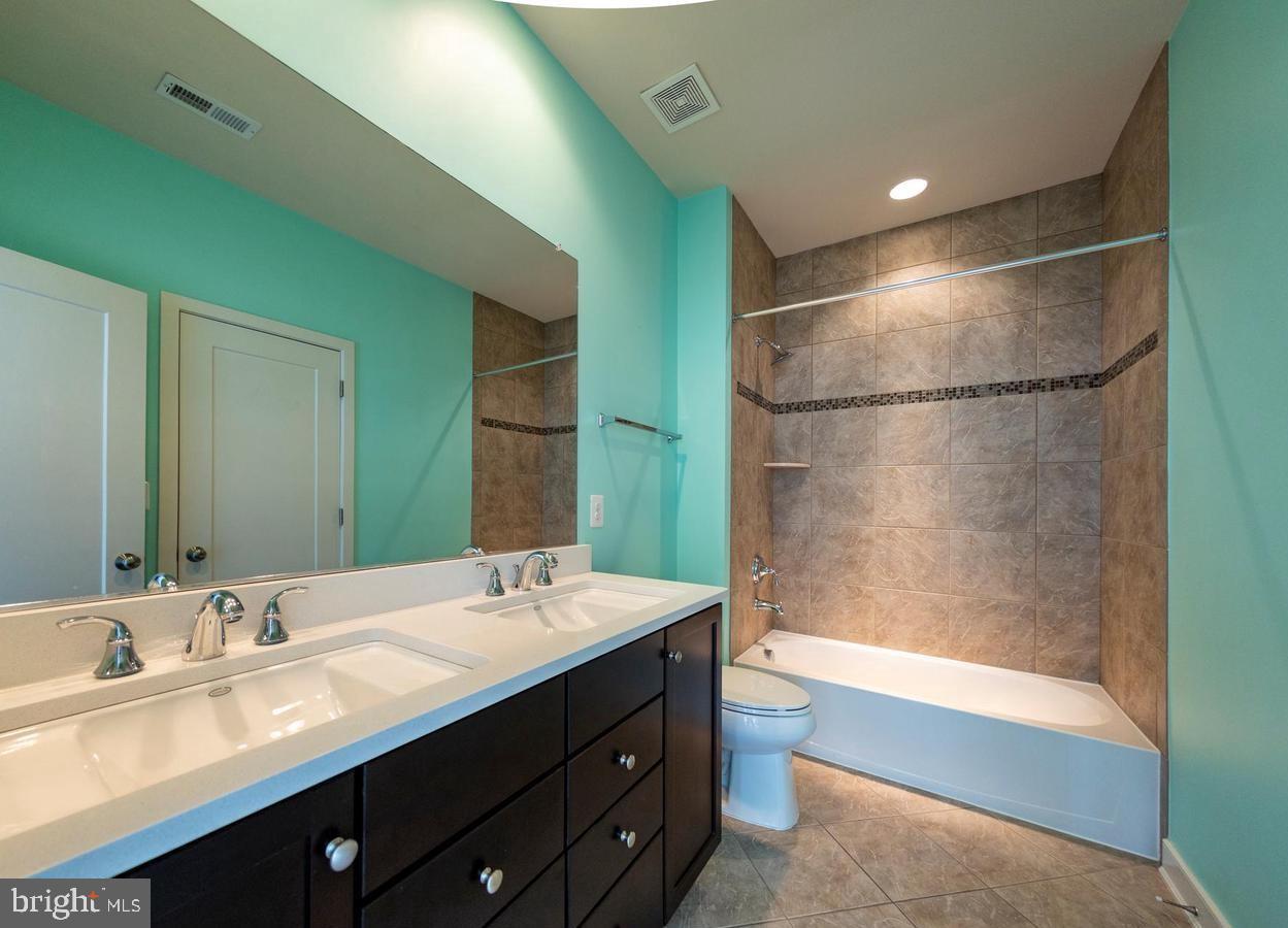 EYA ARTS DISTRICT - Residential Lease