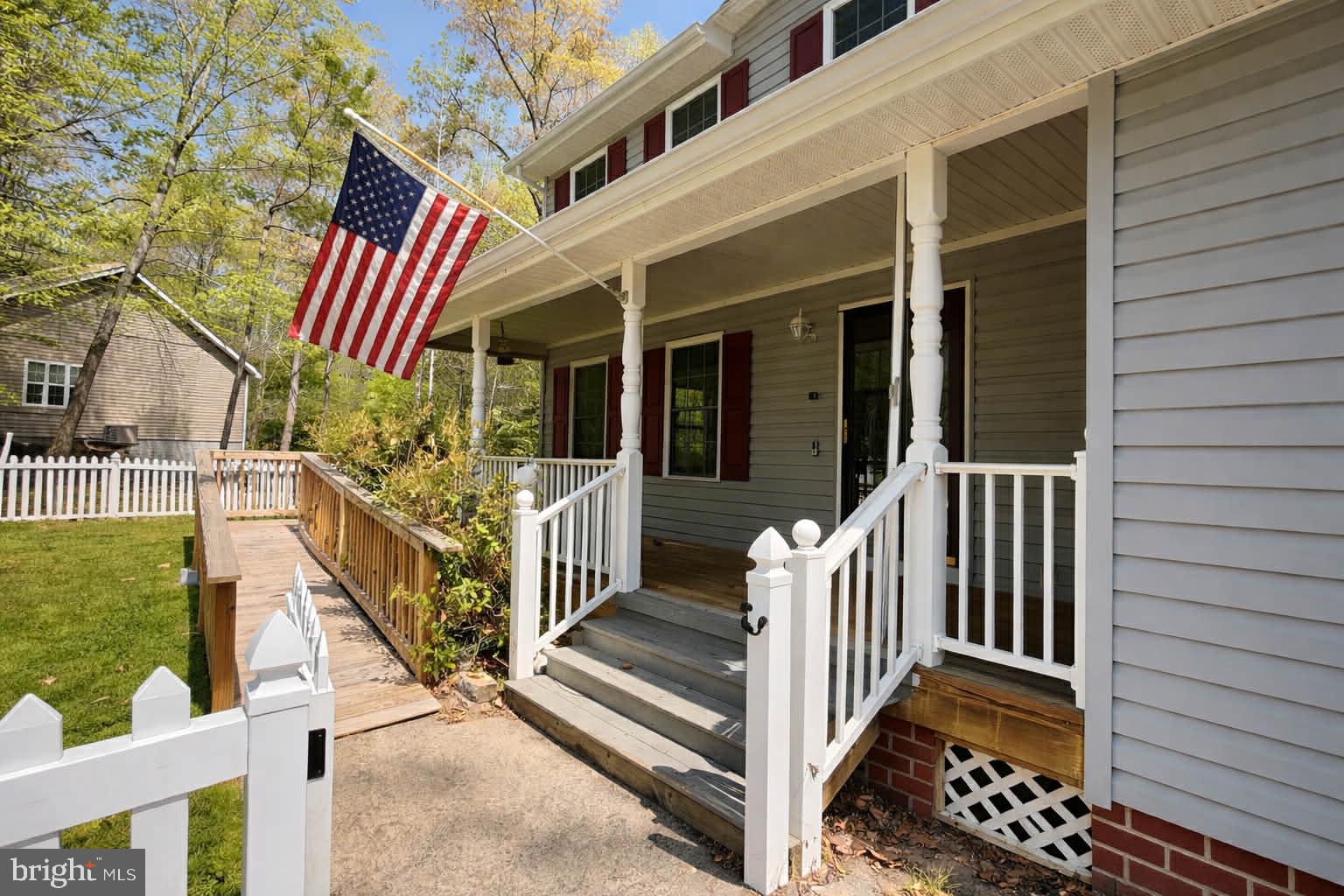 24 SIMMONS COVE