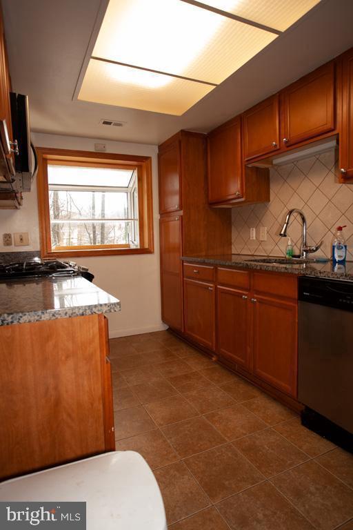 AQUARIUS AT BEL PRE - Residential Lease