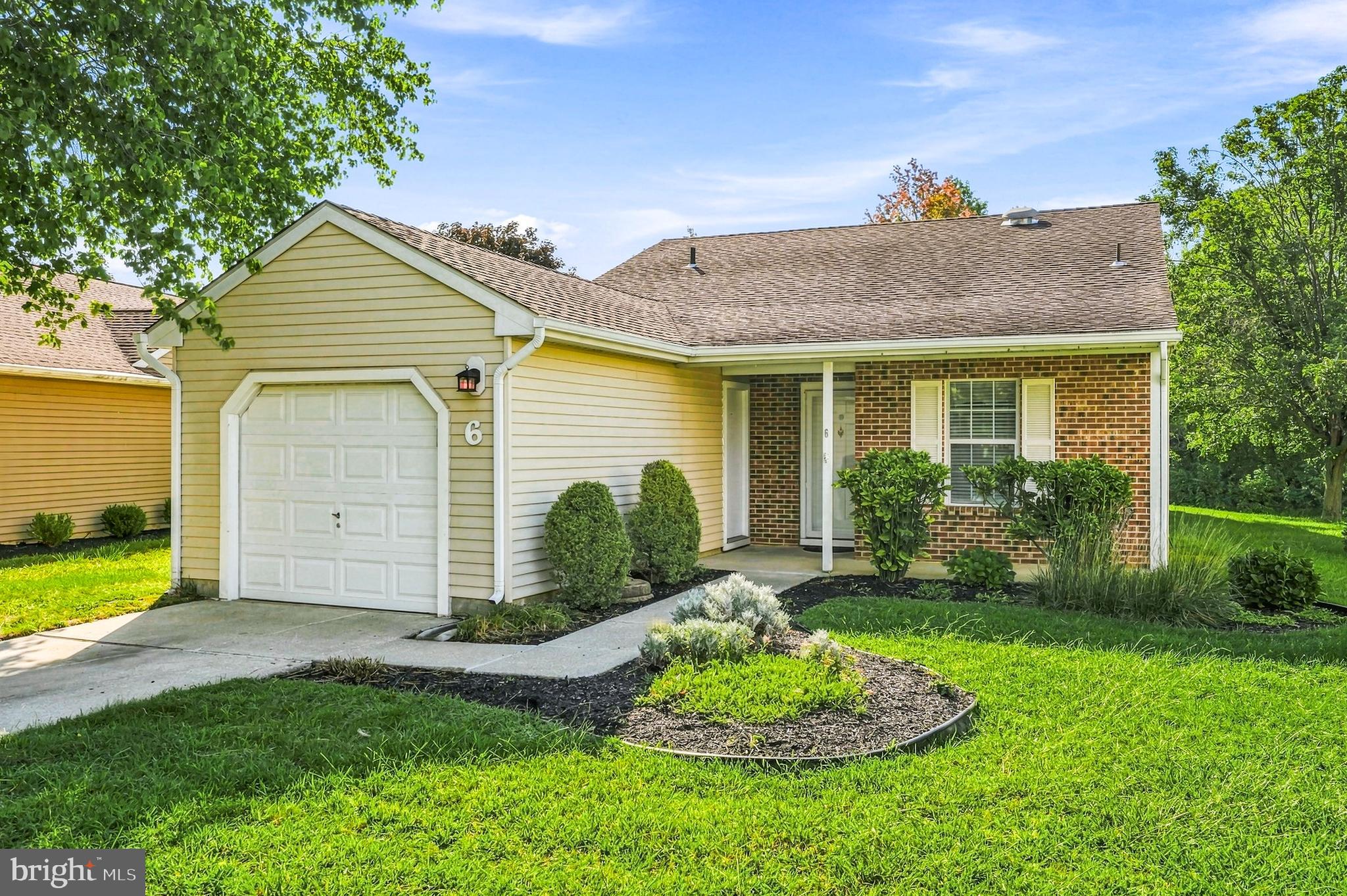 6 AVANDALE COURT