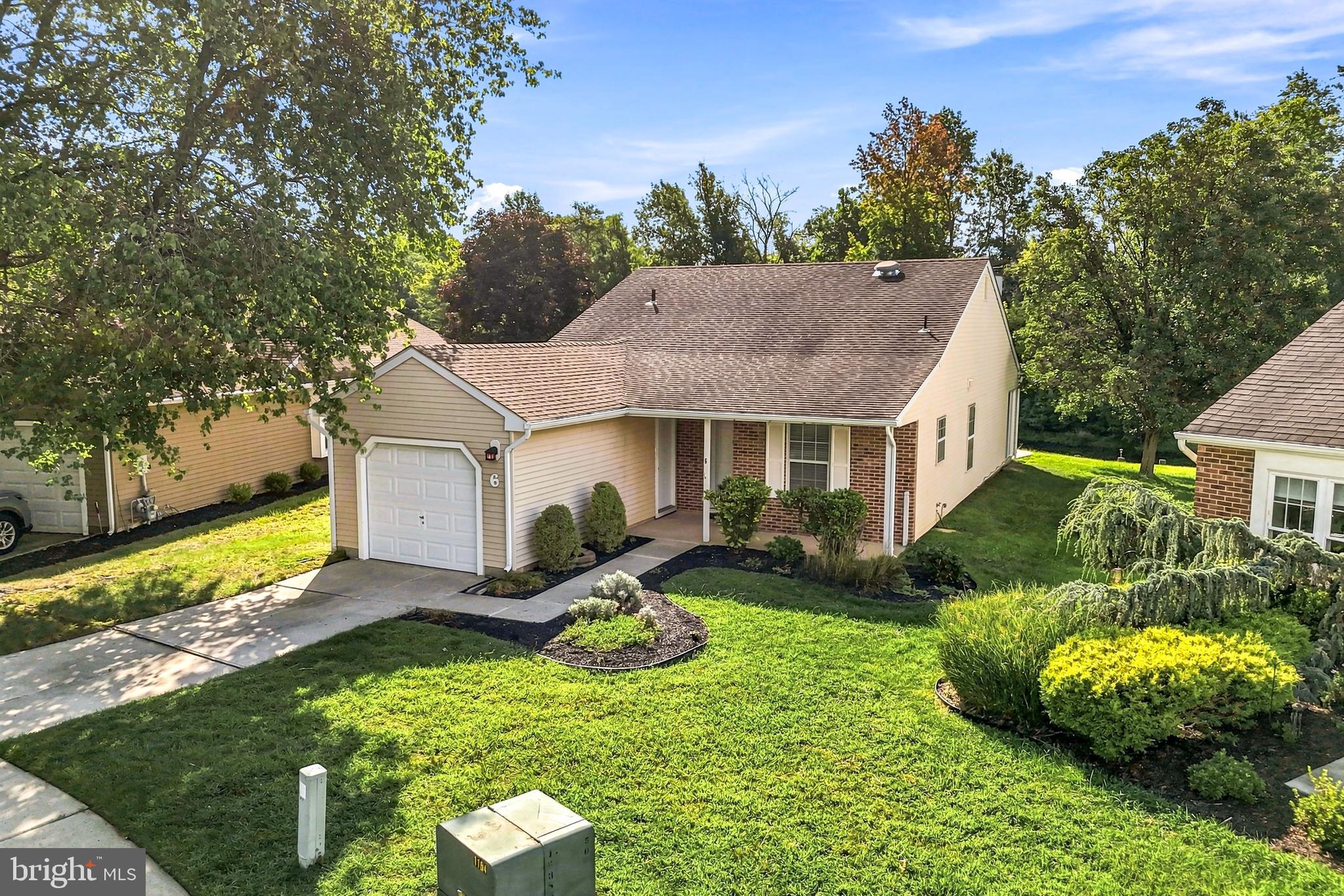 6 AVANDALE COURT