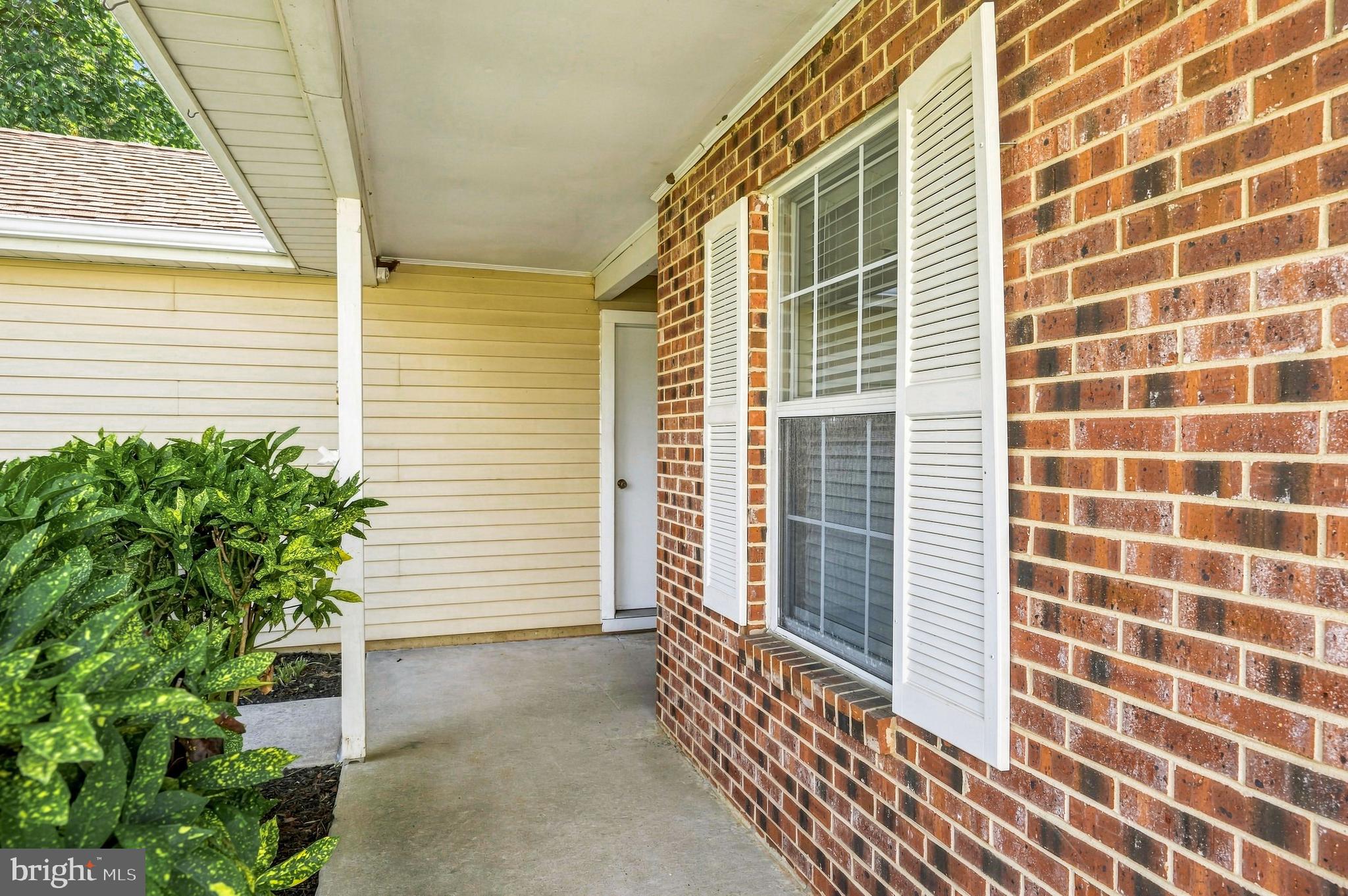 6 AVANDALE COURT