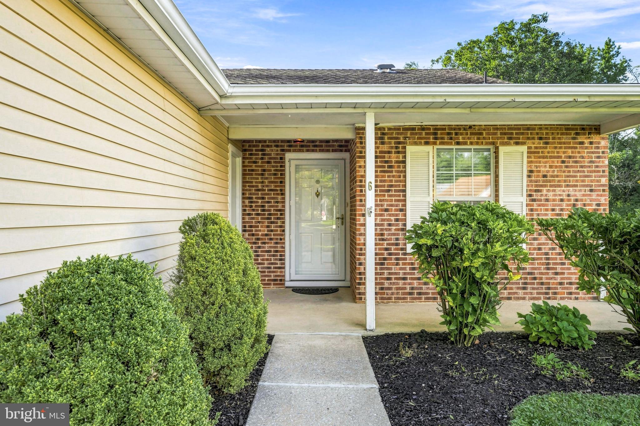 6 AVANDALE COURT