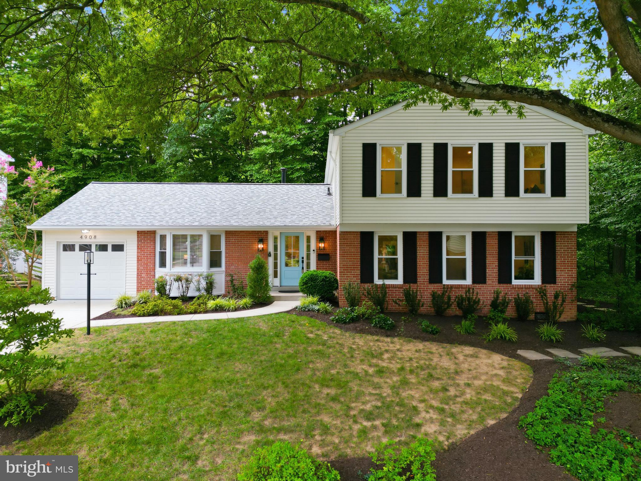 4908 WOODLAND WAY