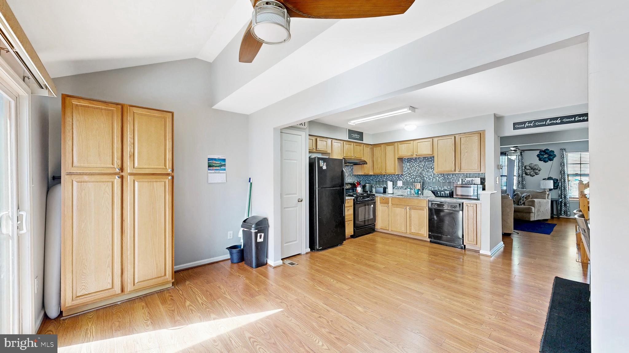 VICTORIAS LANDING - Residential