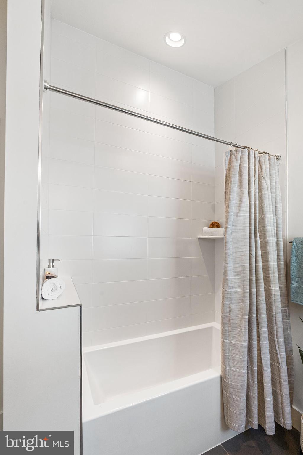 BERKSHIRE OAKWOOD - Residential