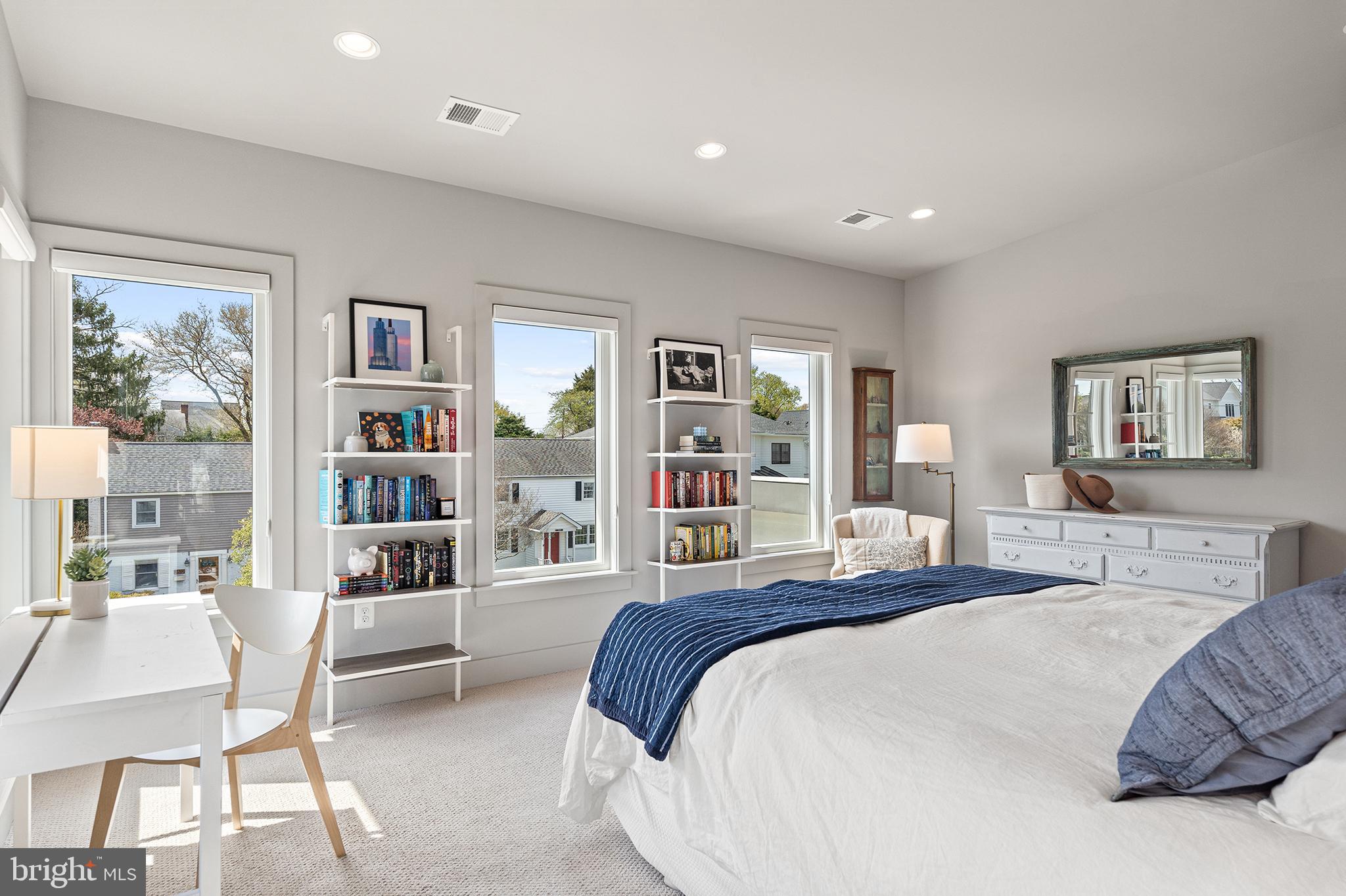 BERKSHIRE OAKWOOD - Residential