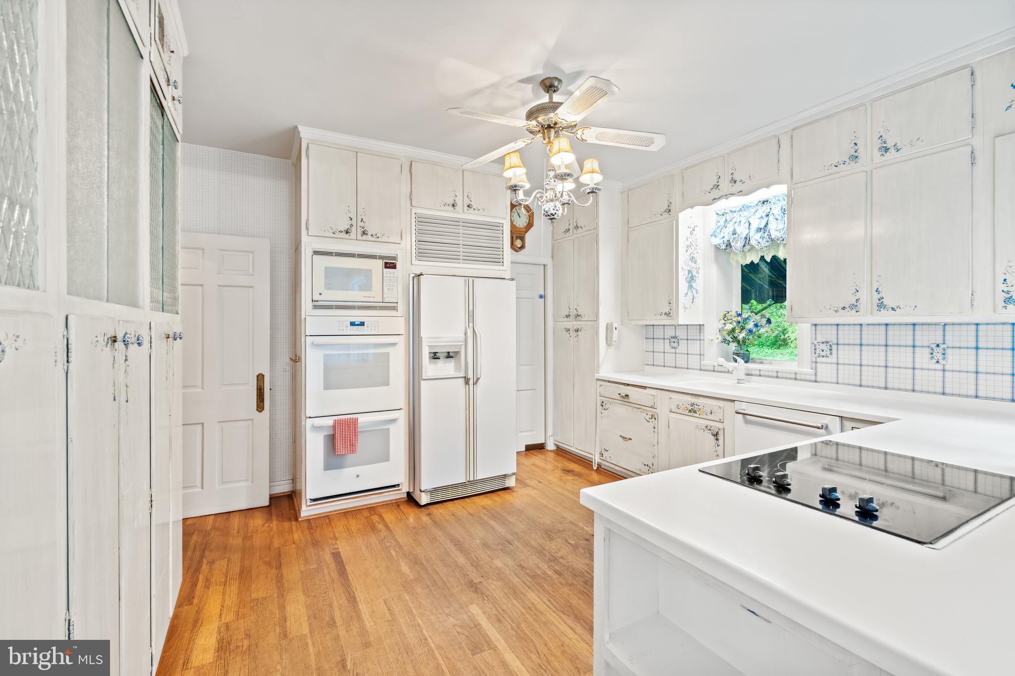 BRADLEY HILLS GROVE - Residential