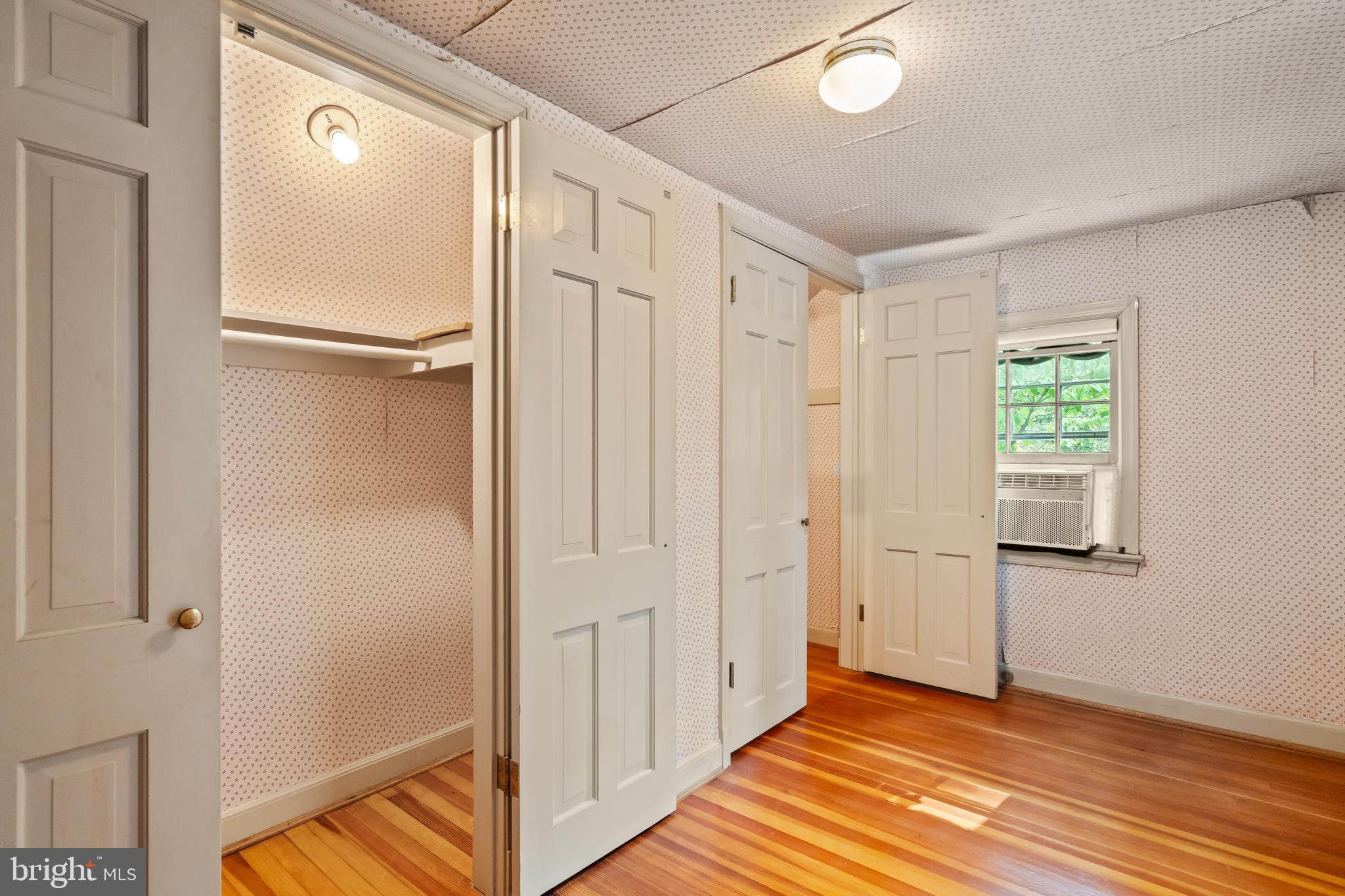 BRADLEY HILLS GROVE - Residential