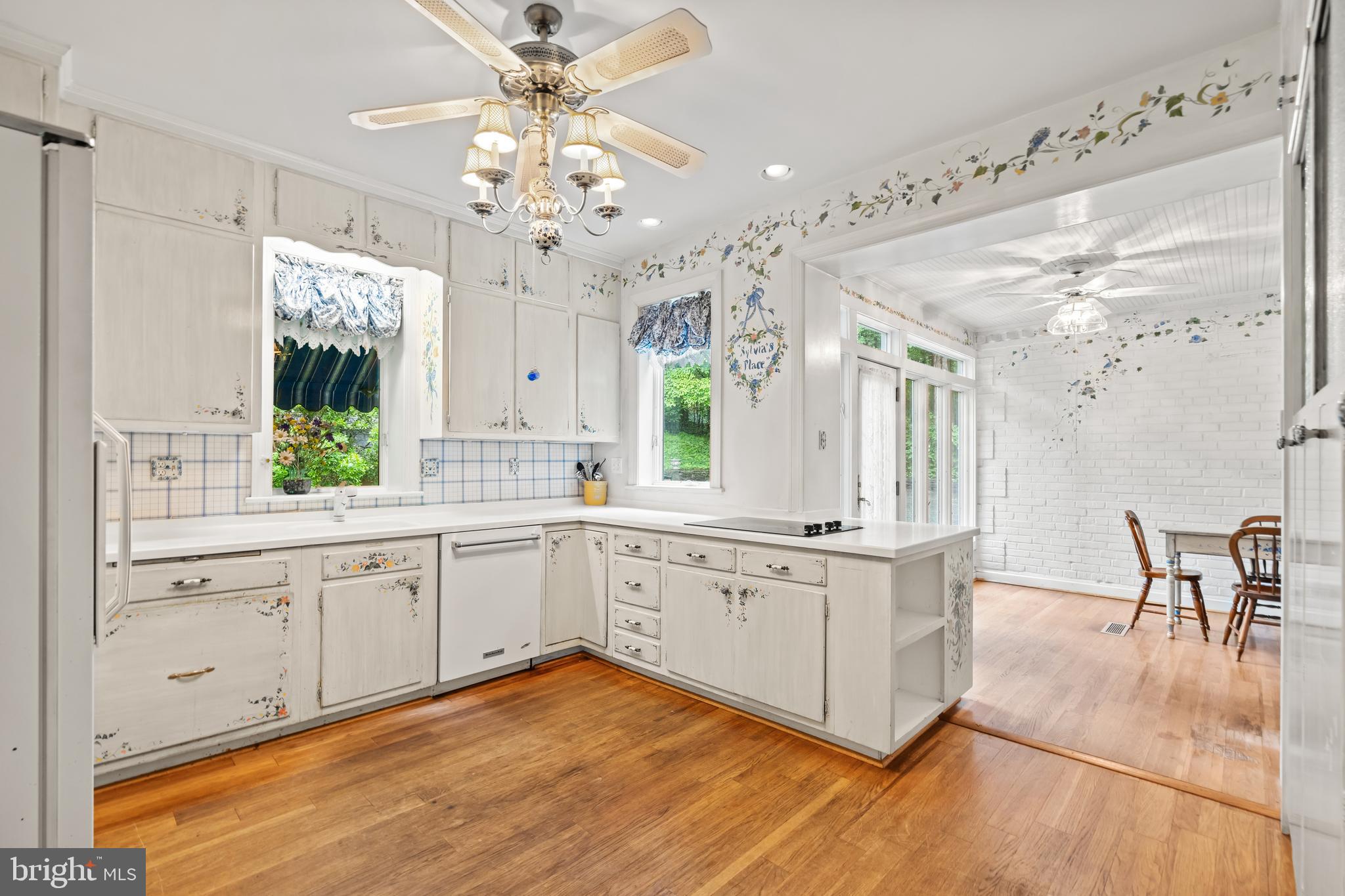 BRADLEY HILLS GROVE - Residential