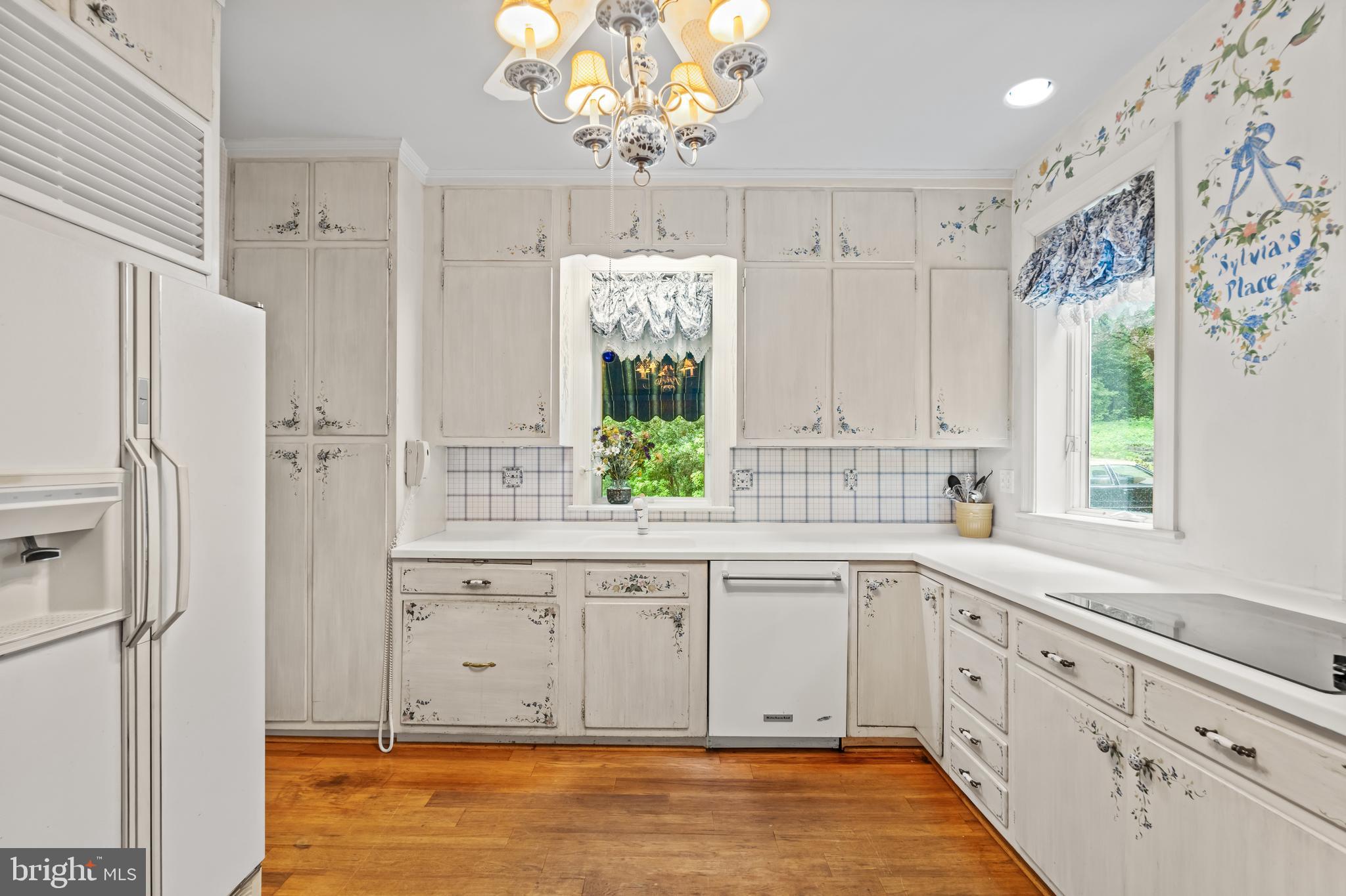 BRADLEY HILLS GROVE - Residential