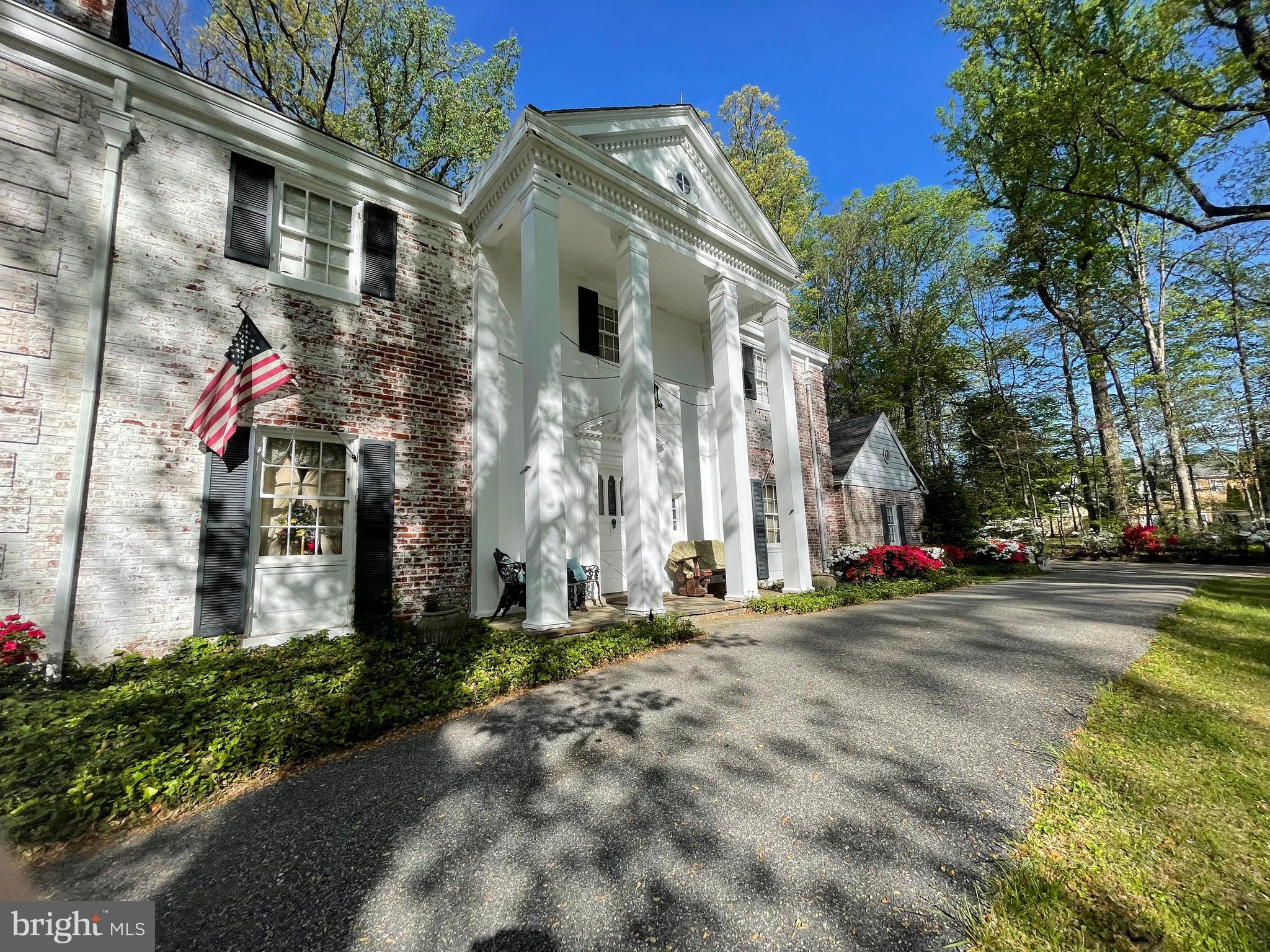 BRADLEY HILLS GROVE - Residential