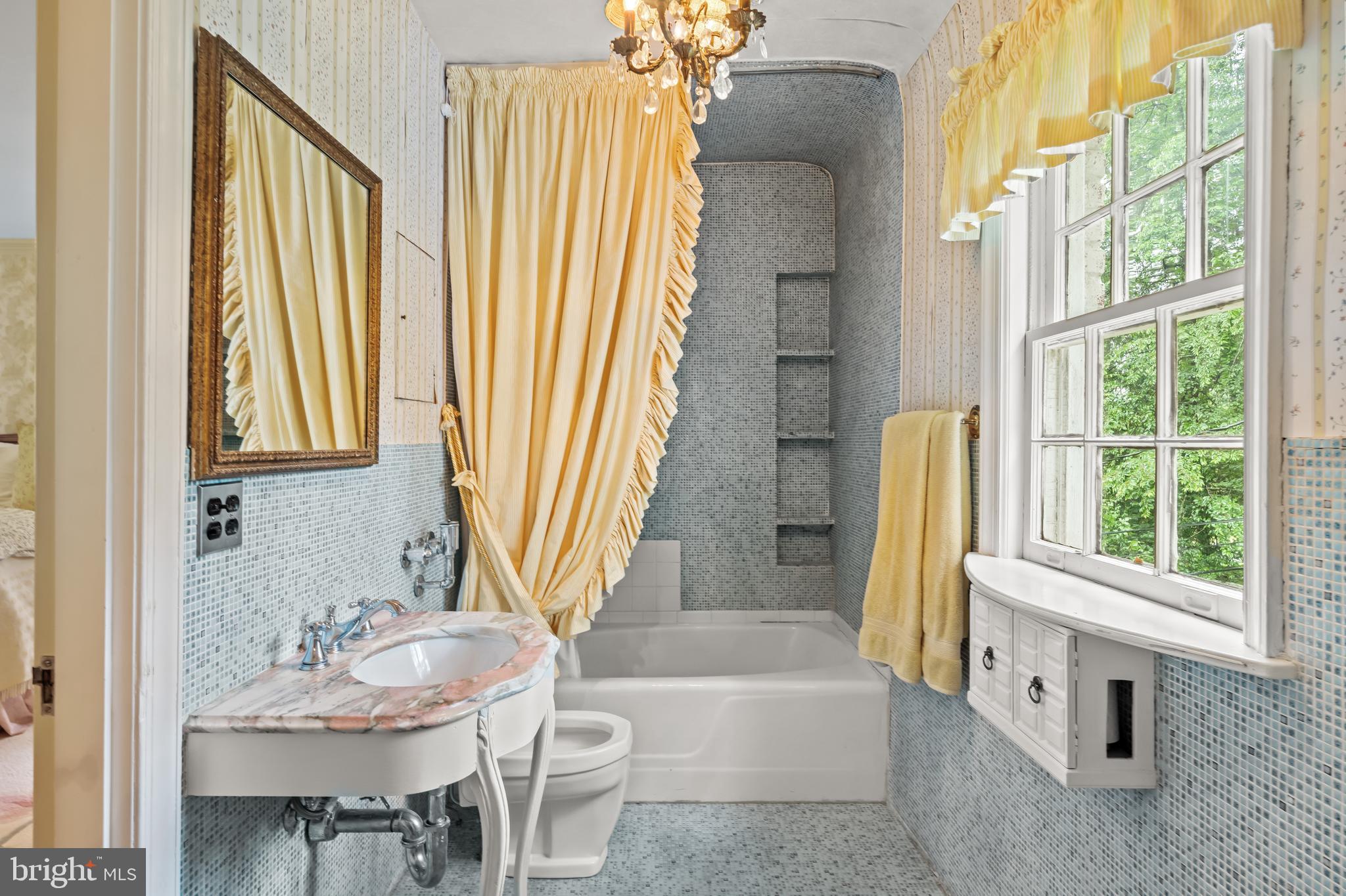 BRADLEY HILLS GROVE - Residential