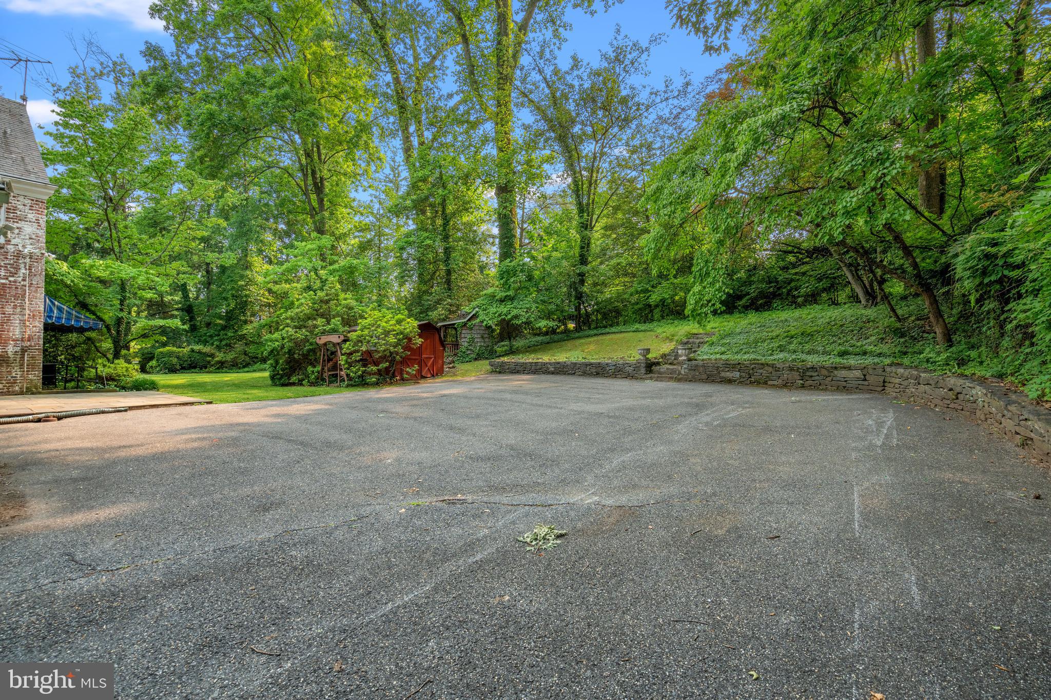 BRADLEY HILLS GROVE - Residential