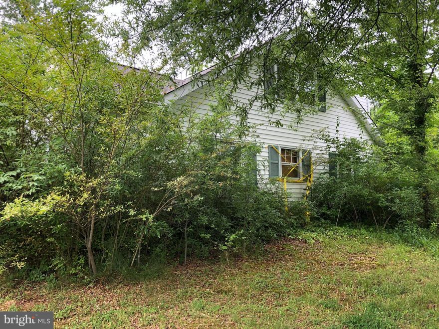 RENOVATOR’S DREAM IN  MONTPELIER!

WOW! There are so many possibilities to renovate this treasure and sell it for a very nice profit - or turn it into your own dream home!   This hidden gem awaits your love and imagination. . . 5 bedrooms ,  3 full baths and lots of space ready for your upgrades.   Situated on one of the best lots in the neighborhood, surrounded by mature trees, this property is only minutes away from I95, the ICC, and the Baltimore Washington Parkway.  Truly convenient to everything!   
  
Act quickly because this property is only being offered for a short time through online auction.  Highest bid wins this deal!