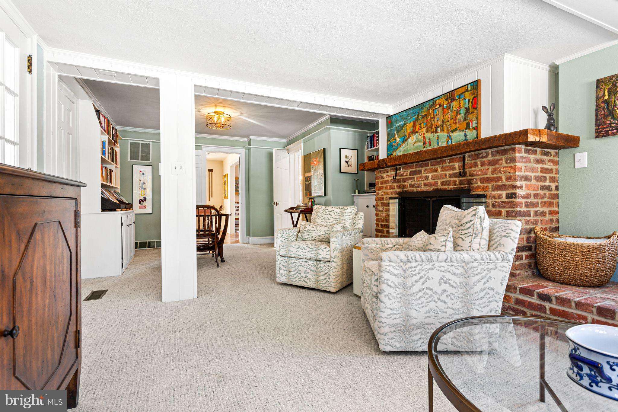 DELAVUE MANOR - Residential