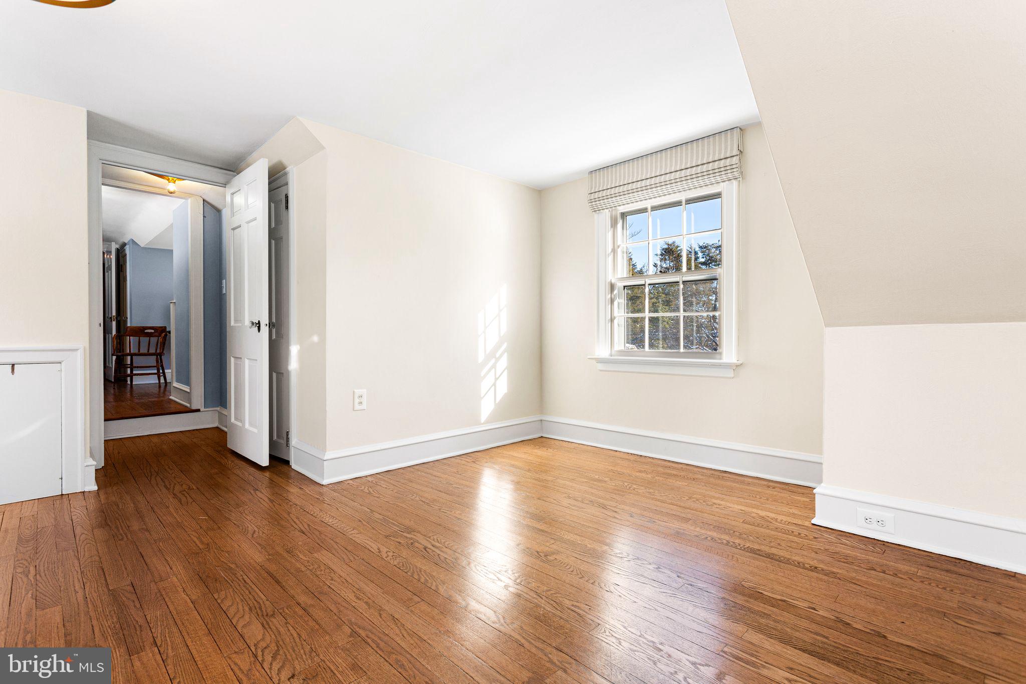 DELAVUE MANOR - Residential