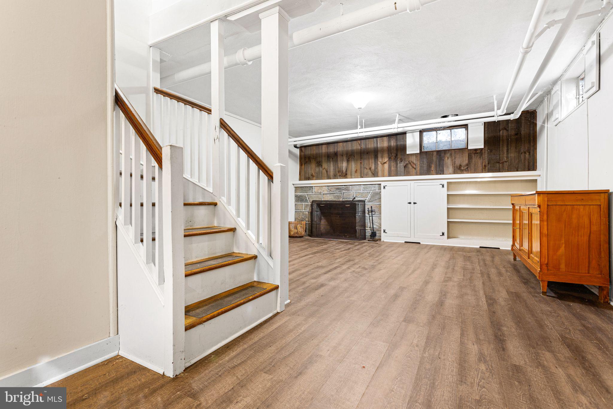 DELAVUE MANOR - Residential