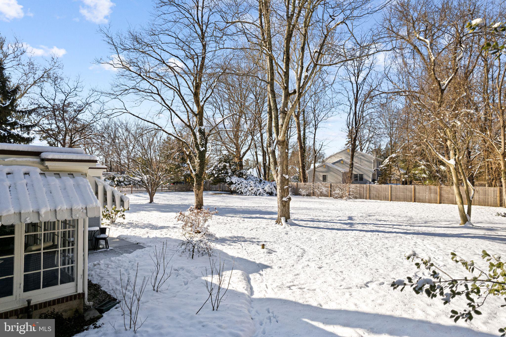 DELAVUE MANOR - Residential