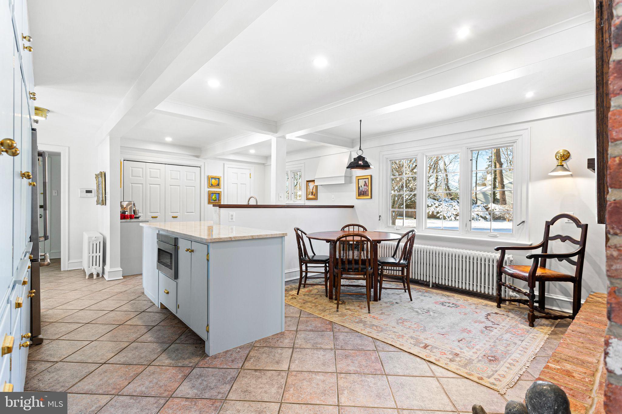 DELAVUE MANOR - Residential