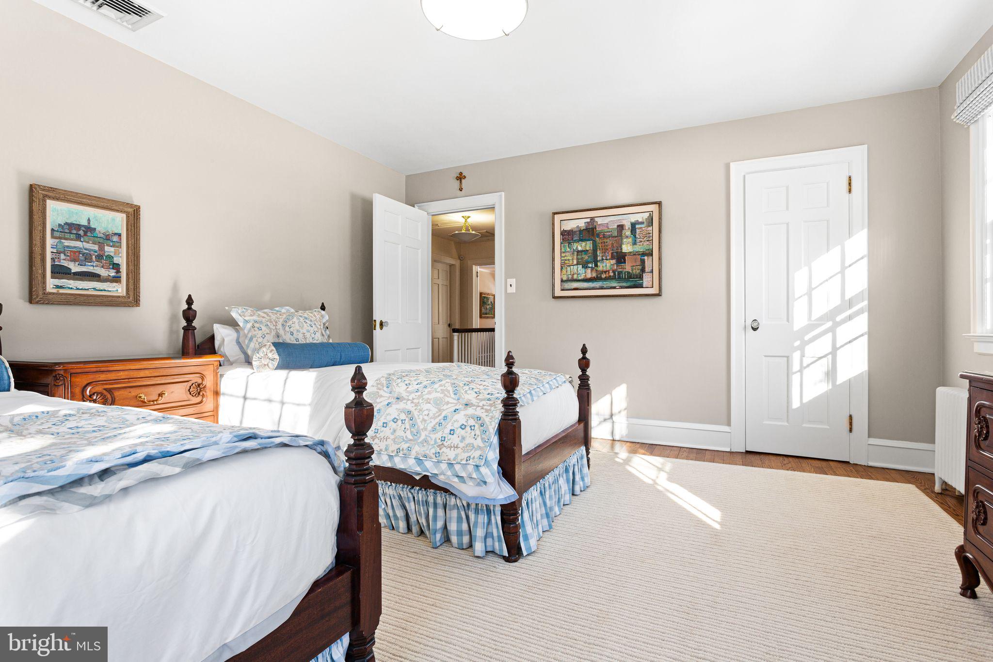 DELAVUE MANOR - Residential