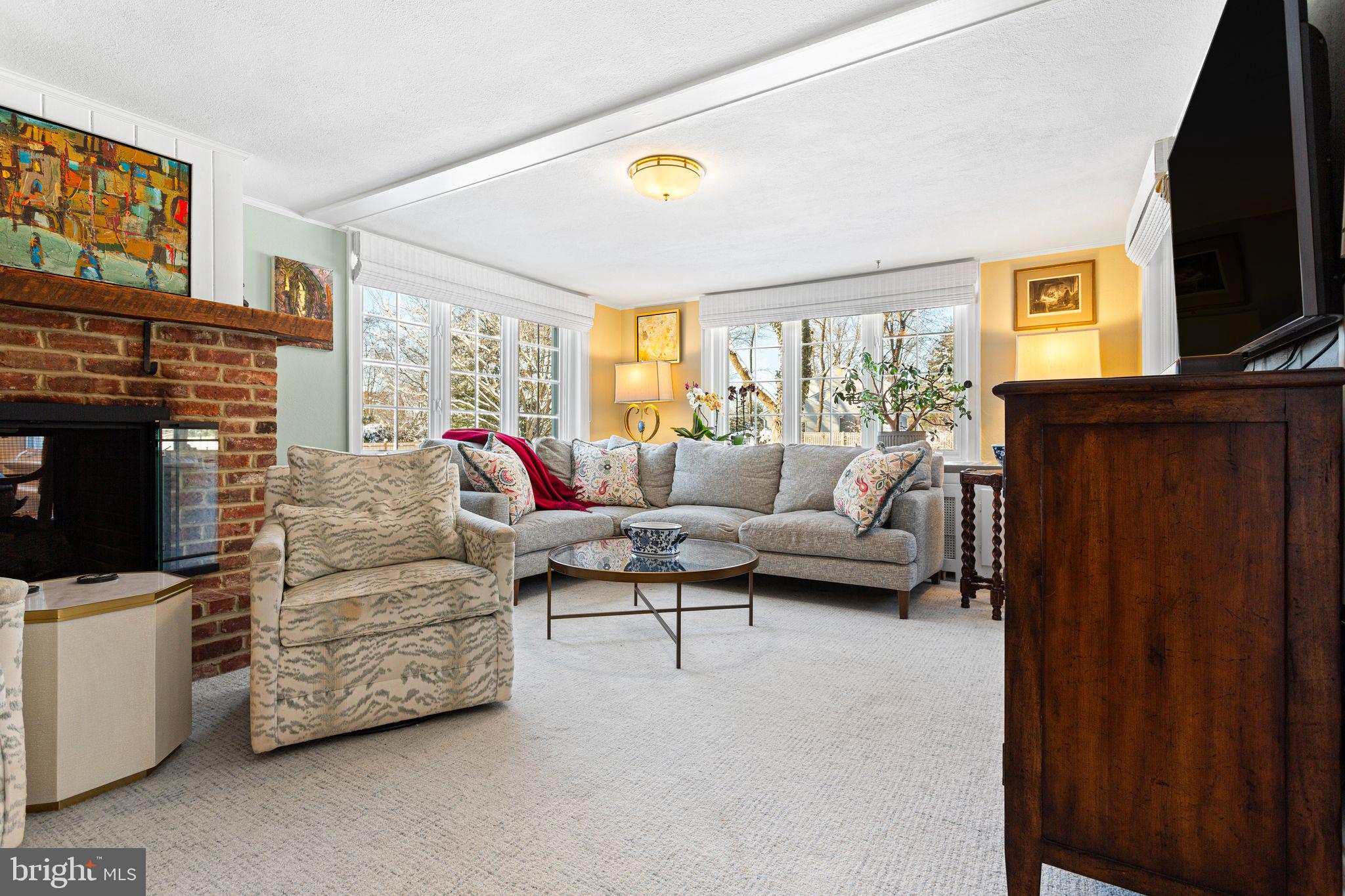 DELAVUE MANOR - Residential