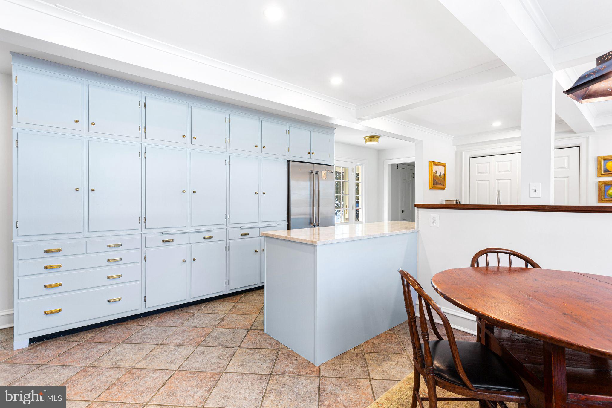 DELAVUE MANOR - Residential