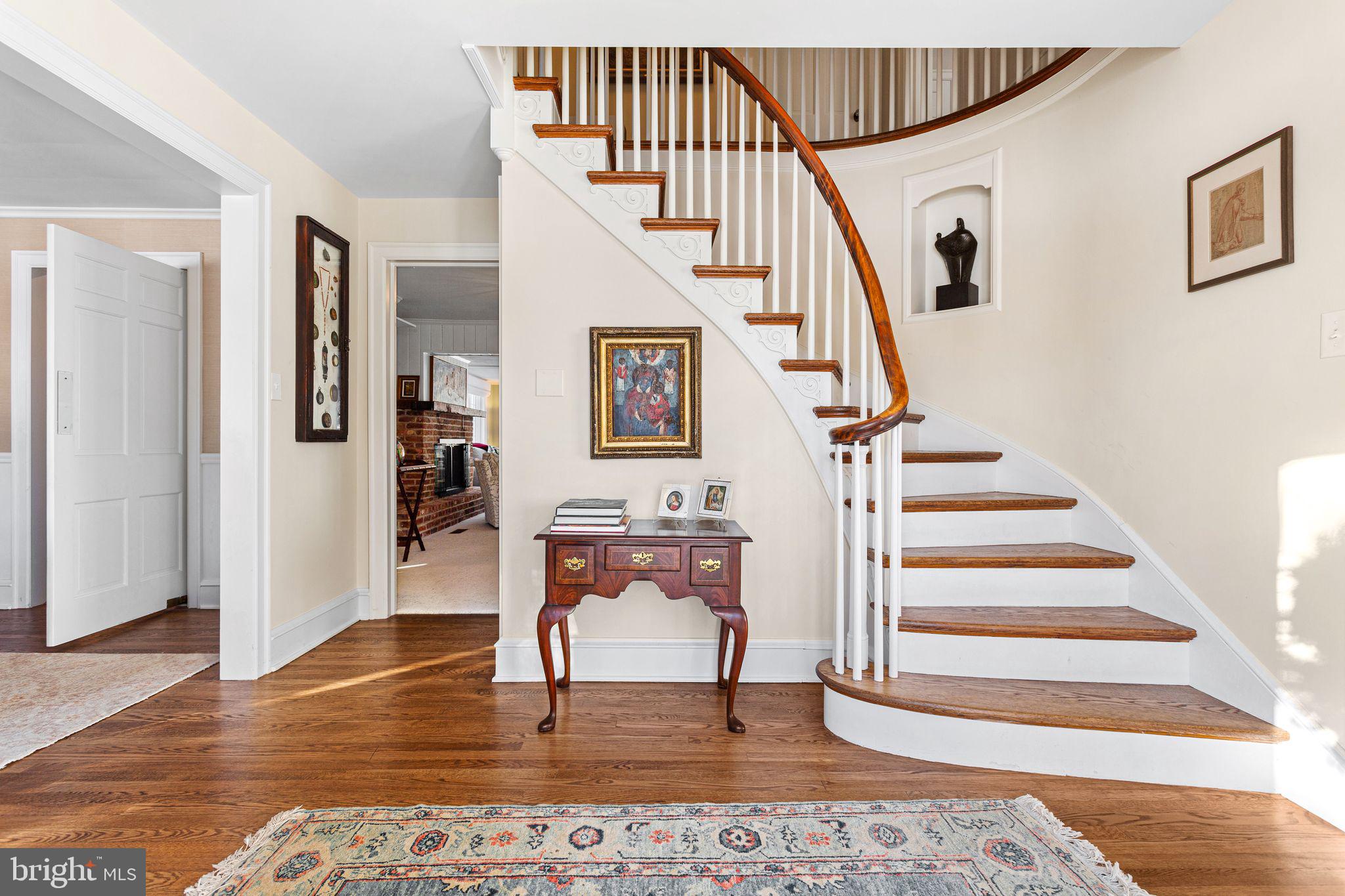 DELAVUE MANOR - Residential