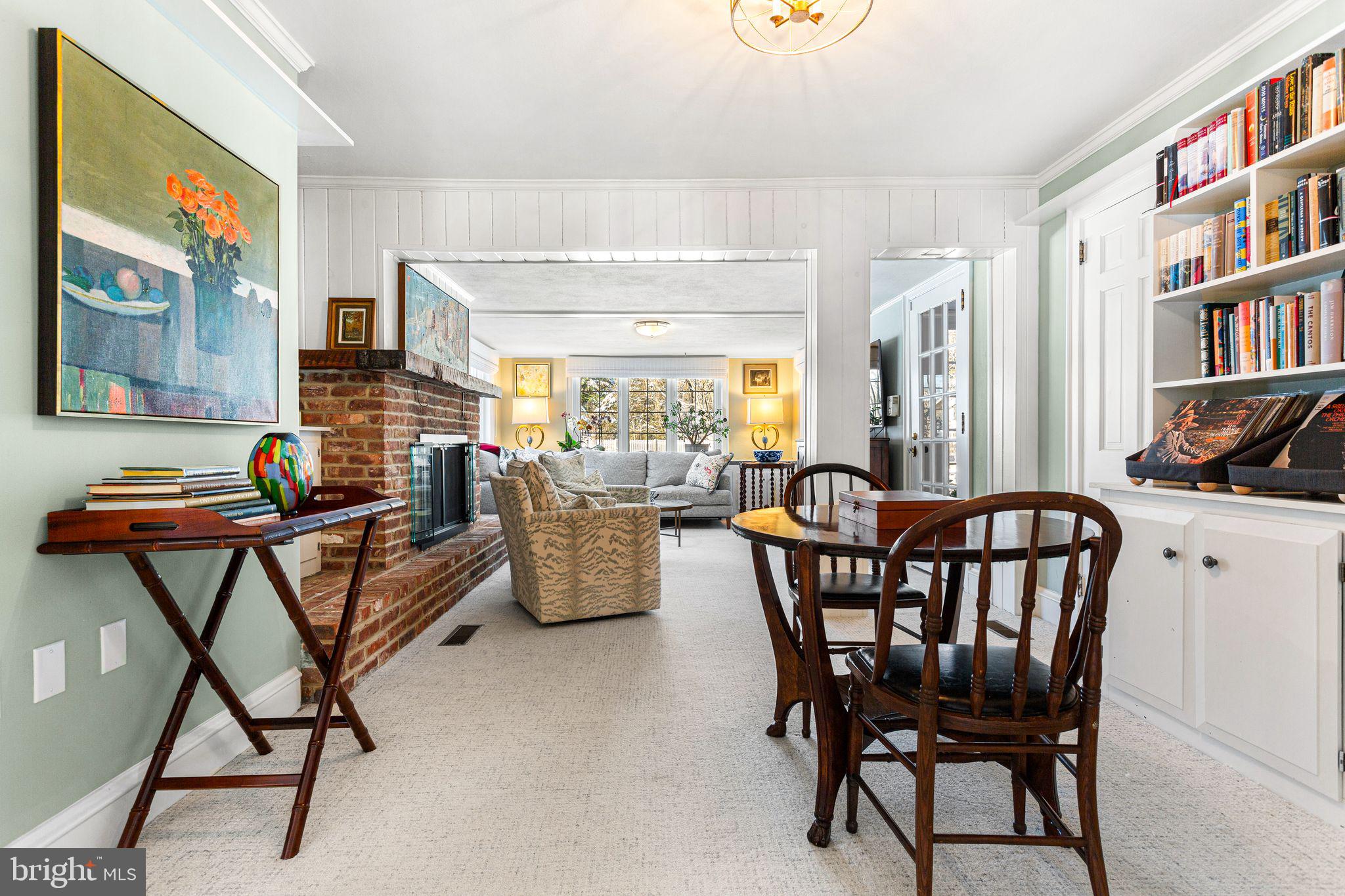 DELAVUE MANOR - Residential