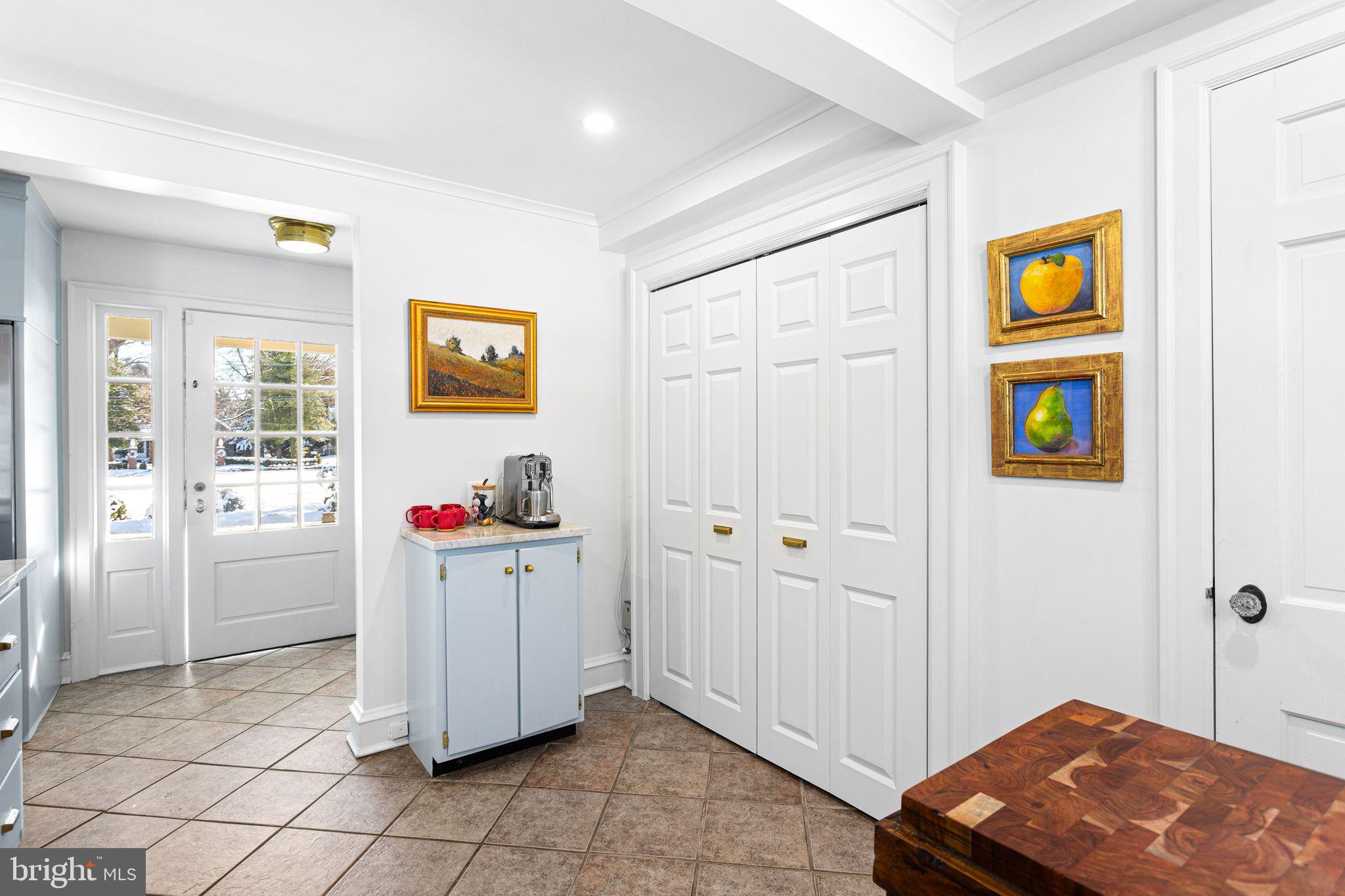 DELAVUE MANOR - Residential