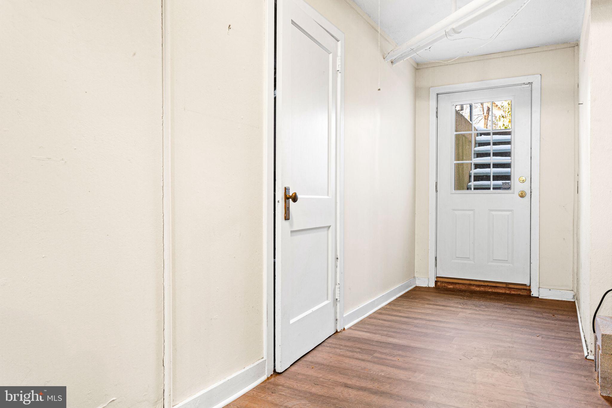 DELAVUE MANOR - Residential