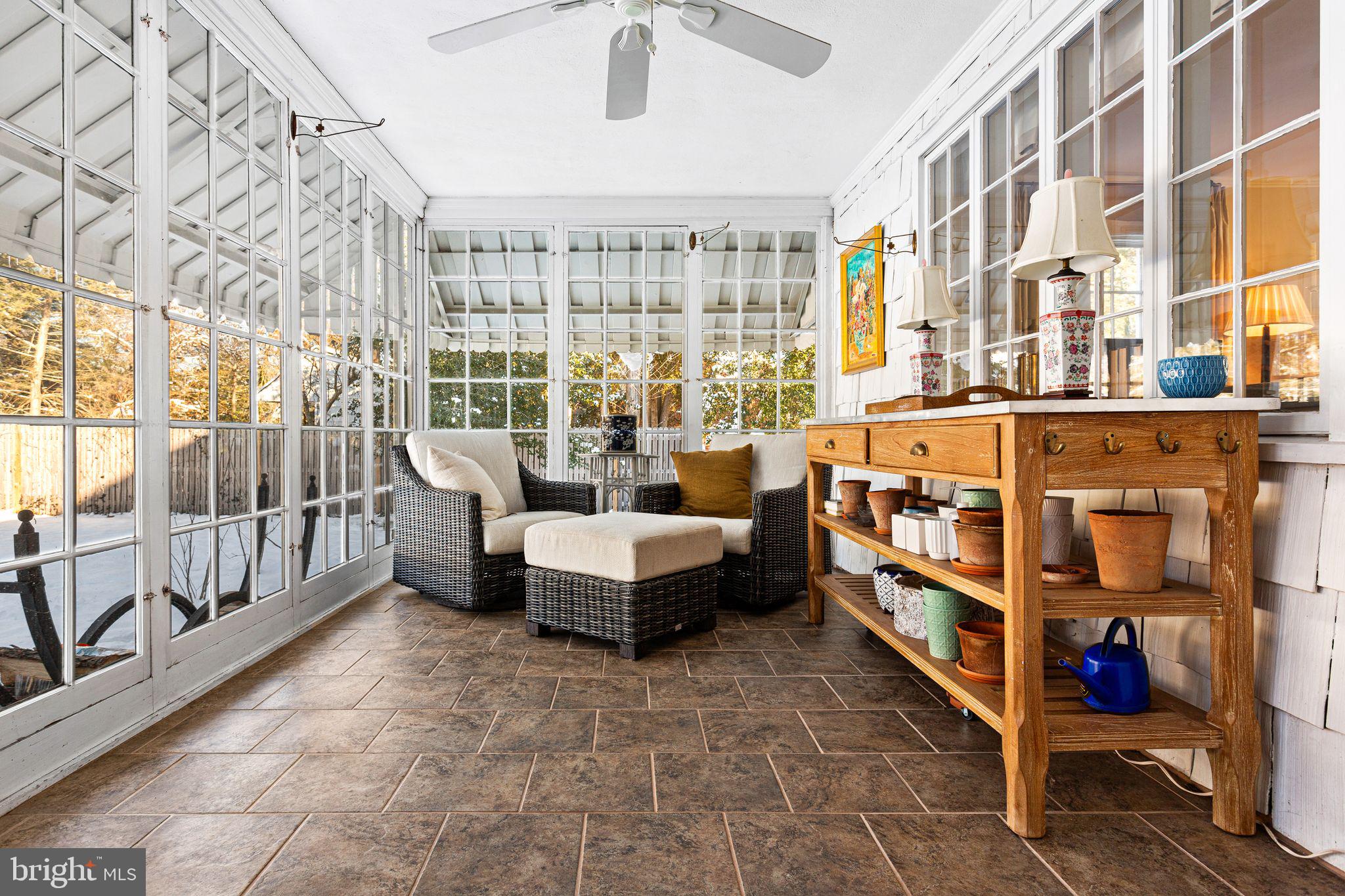 DELAVUE MANOR - Residential