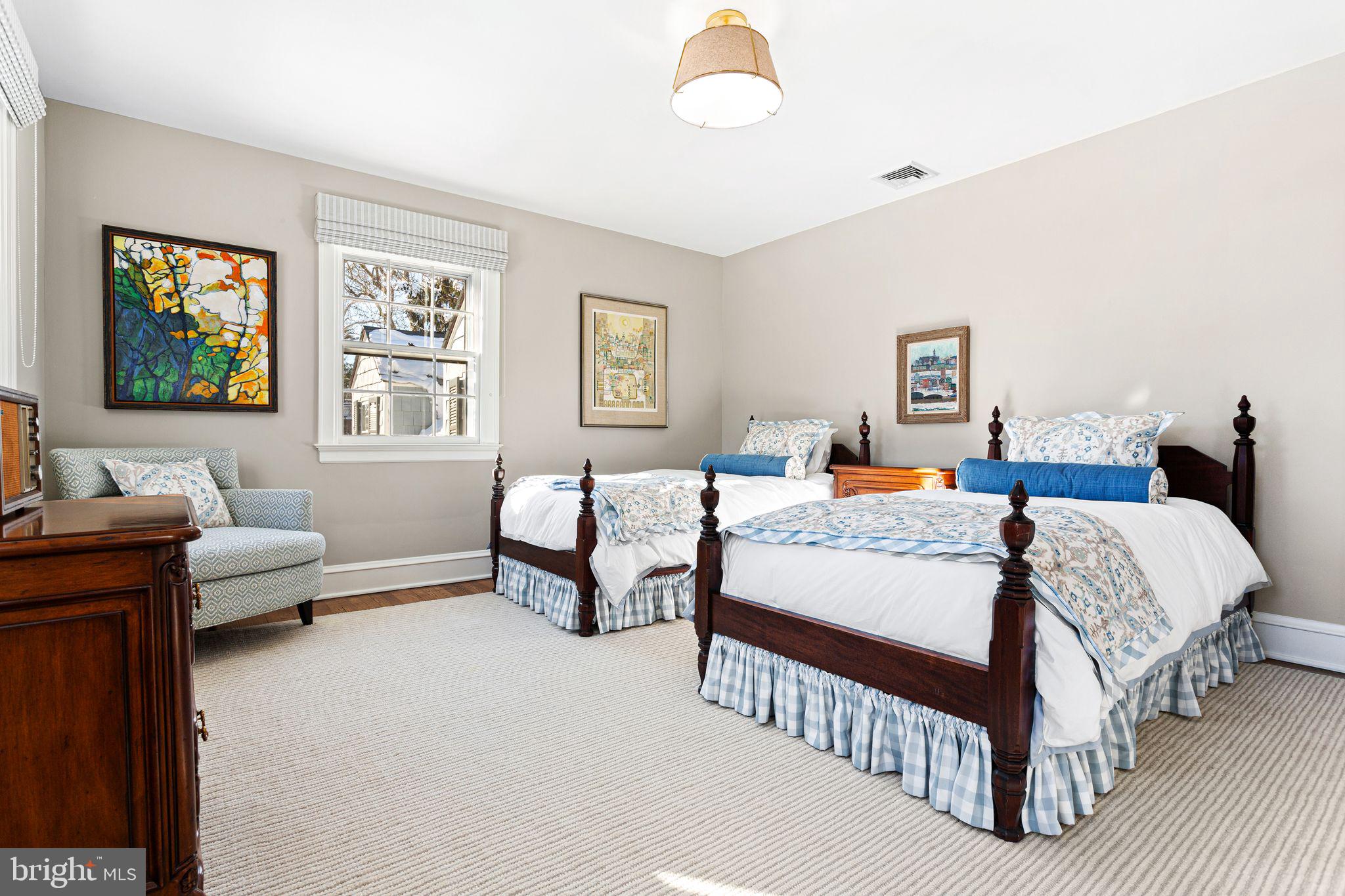 DELAVUE MANOR - Residential