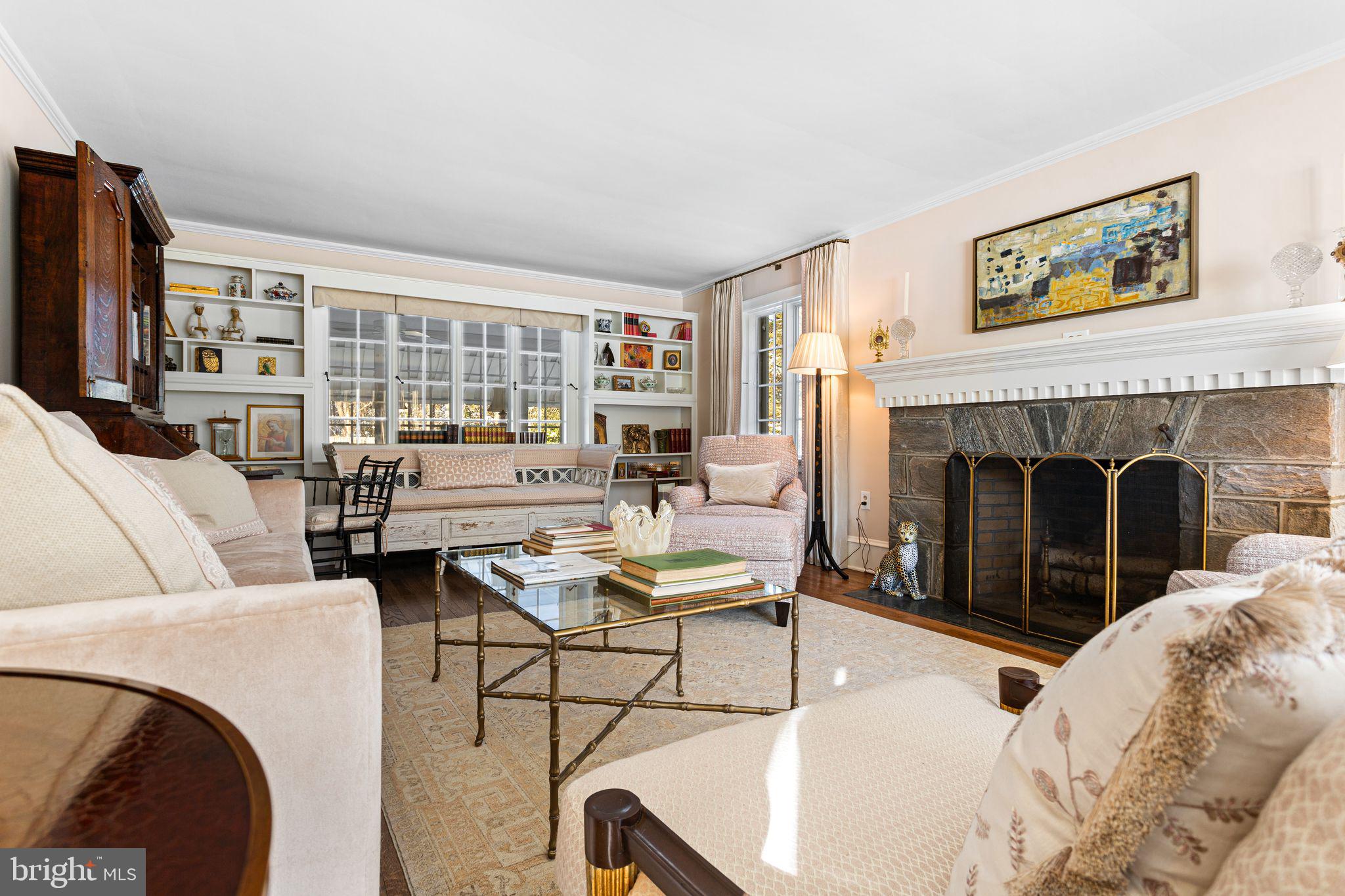 DELAVUE MANOR - Residential