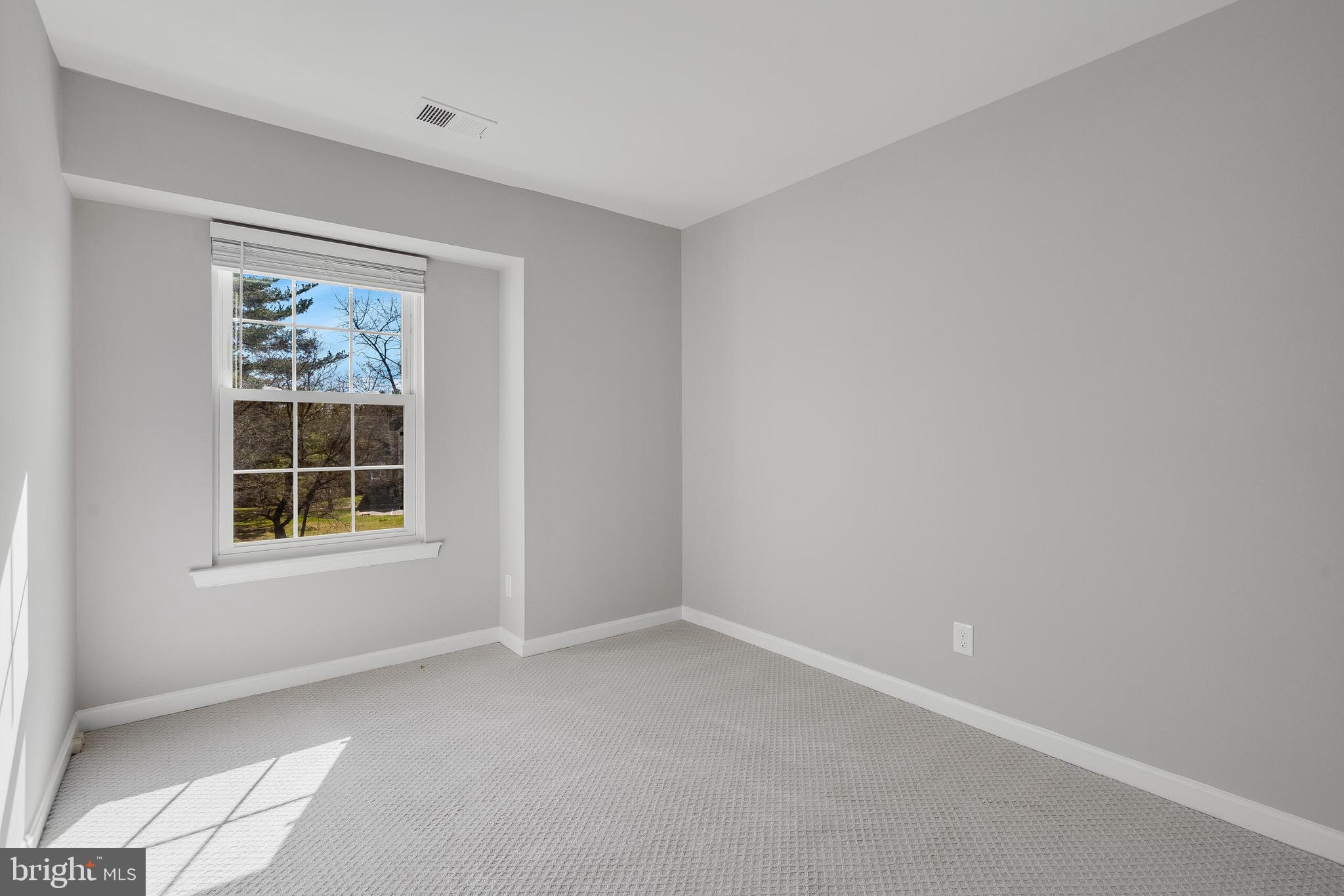 STONE POND - Residential