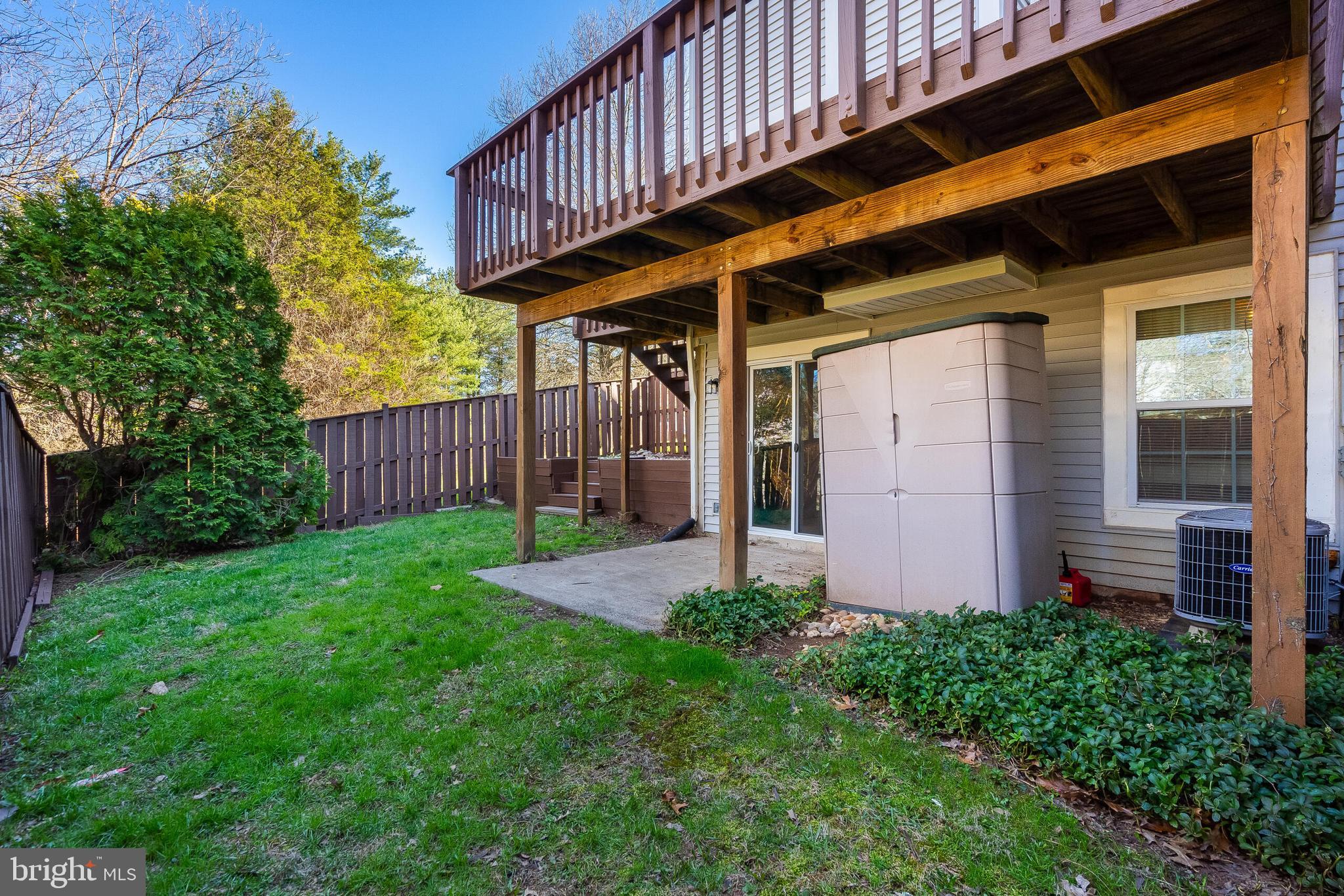 STONE POND - Residential