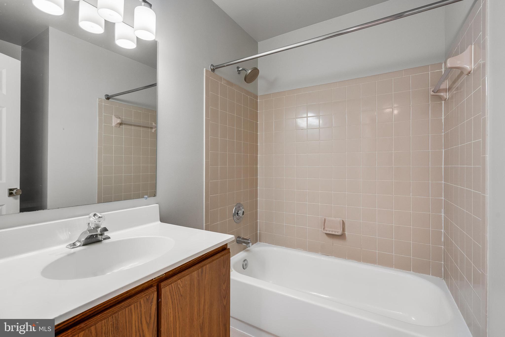 STONE POND - Residential