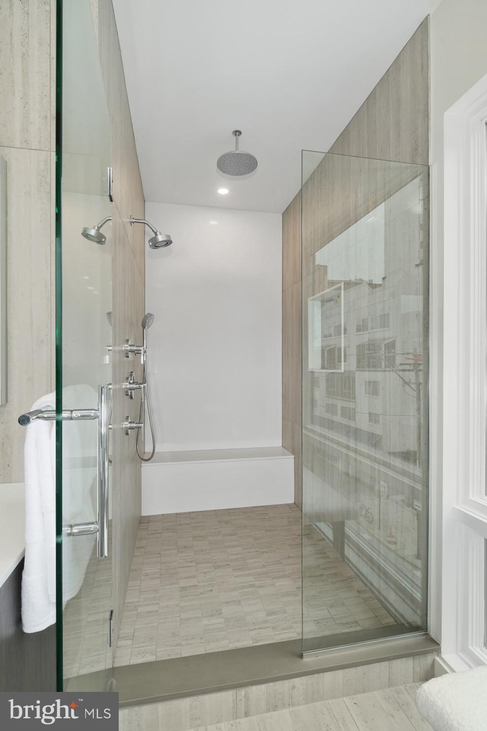 LOGAN SQUARE - Residential