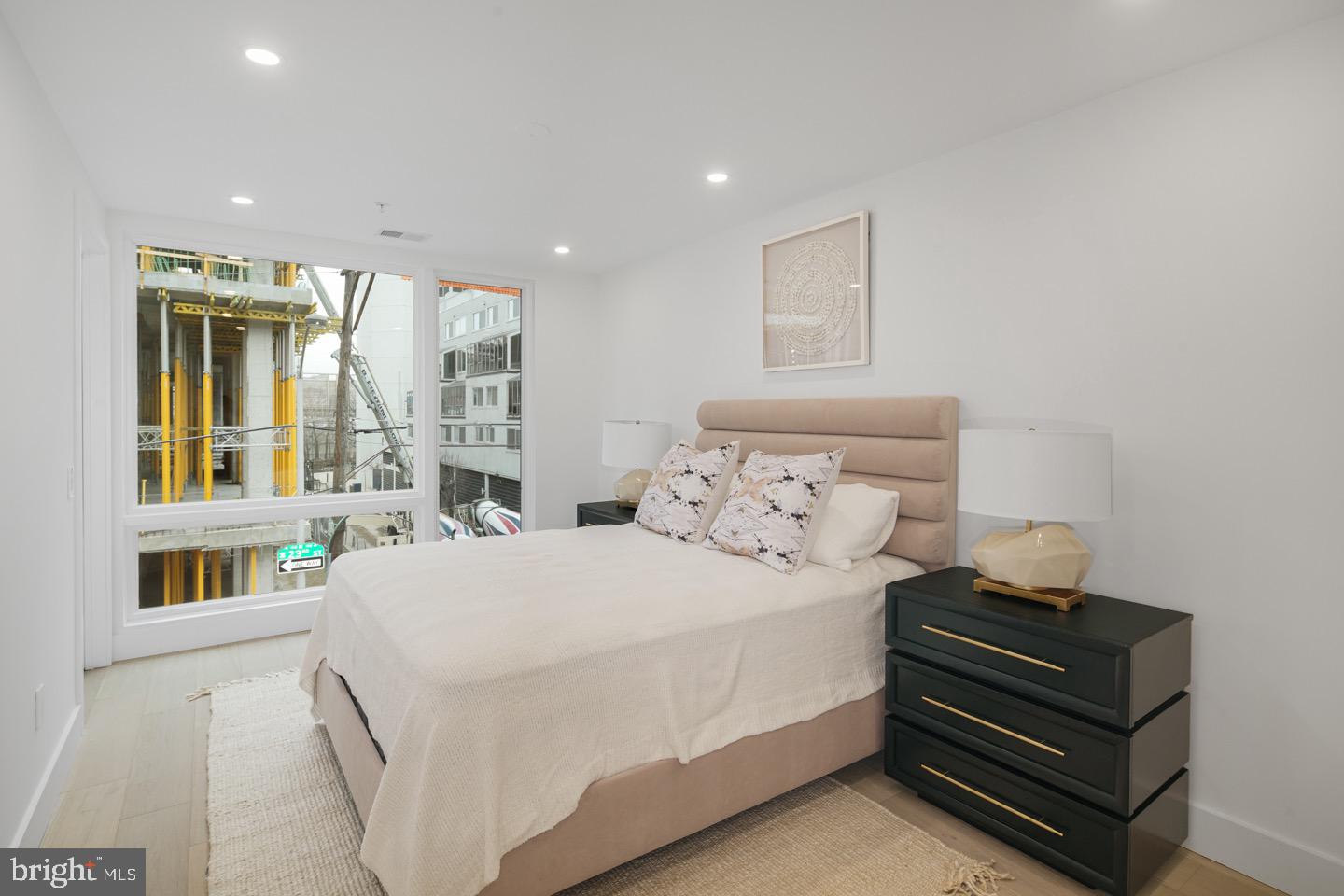 LOGAN SQUARE - Residential