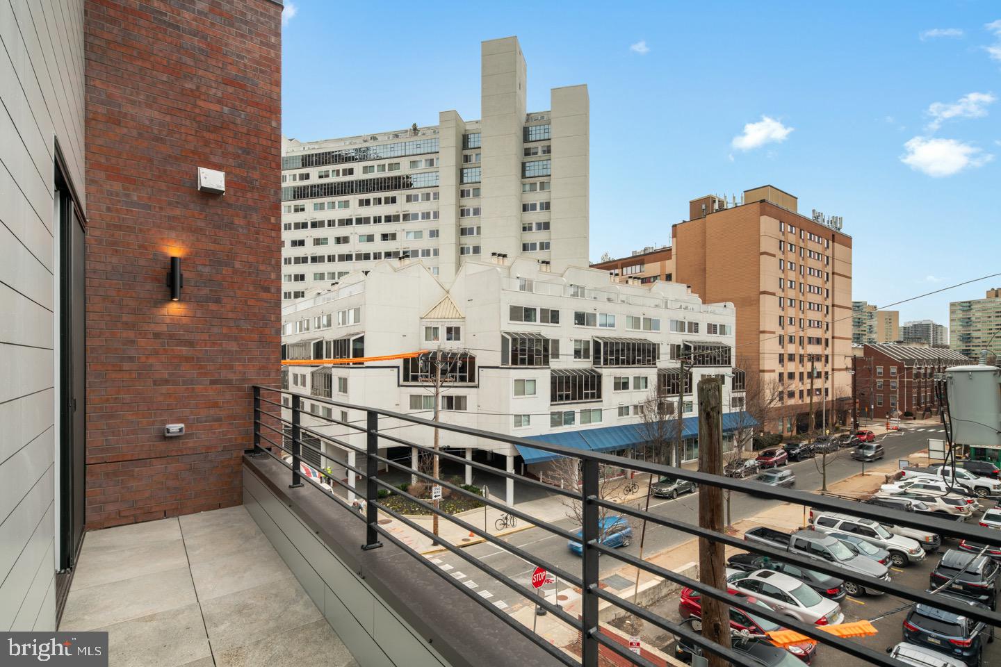 LOGAN SQUARE - Residential