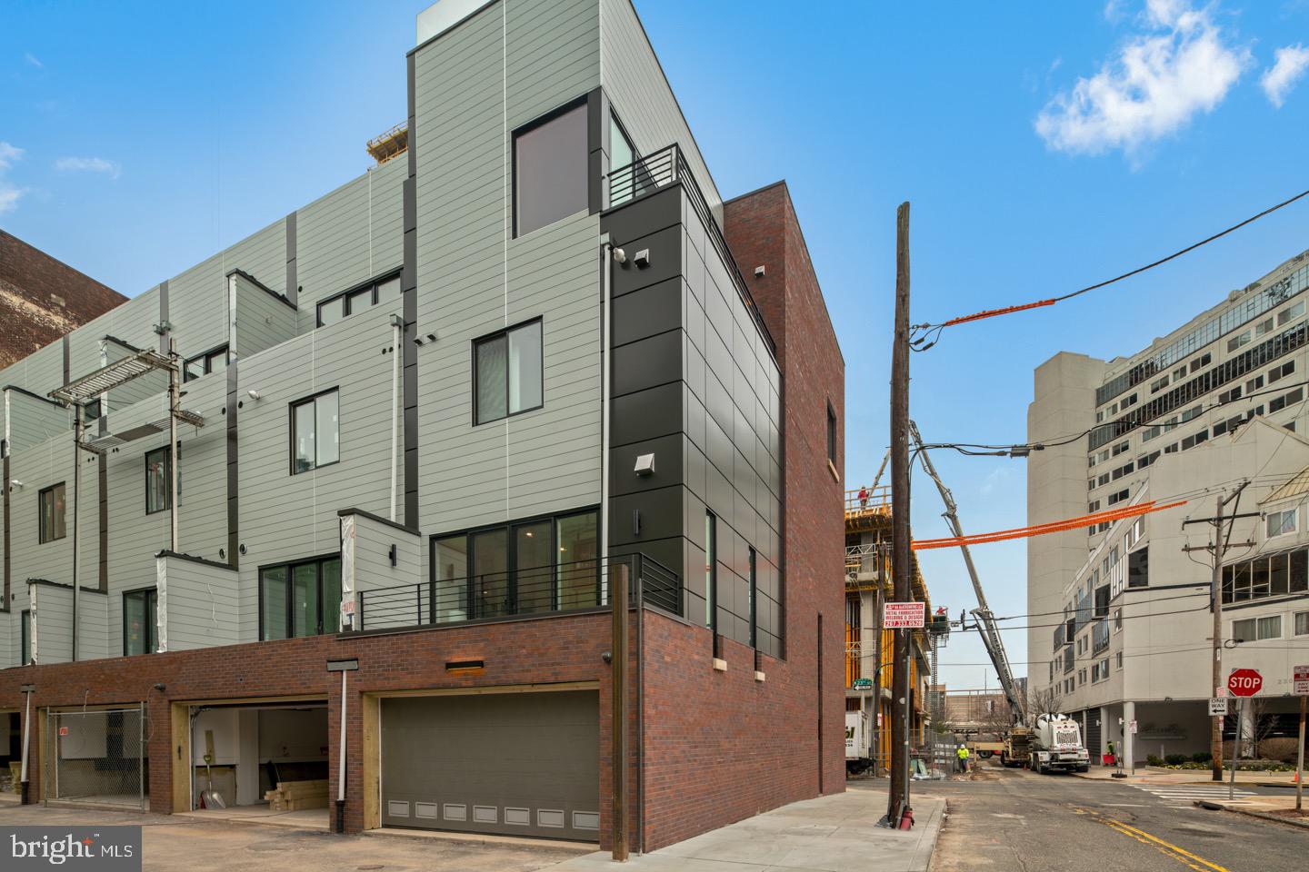 LOGAN SQUARE - Residential